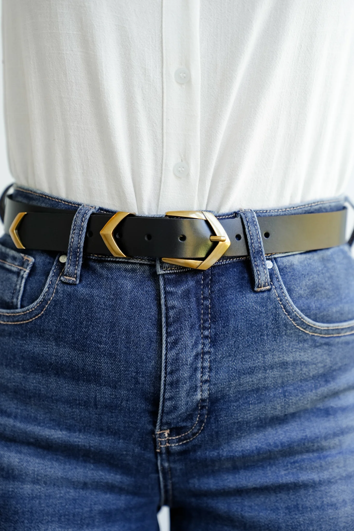 Angular Chevron Buckle Leather Belt - Image 4