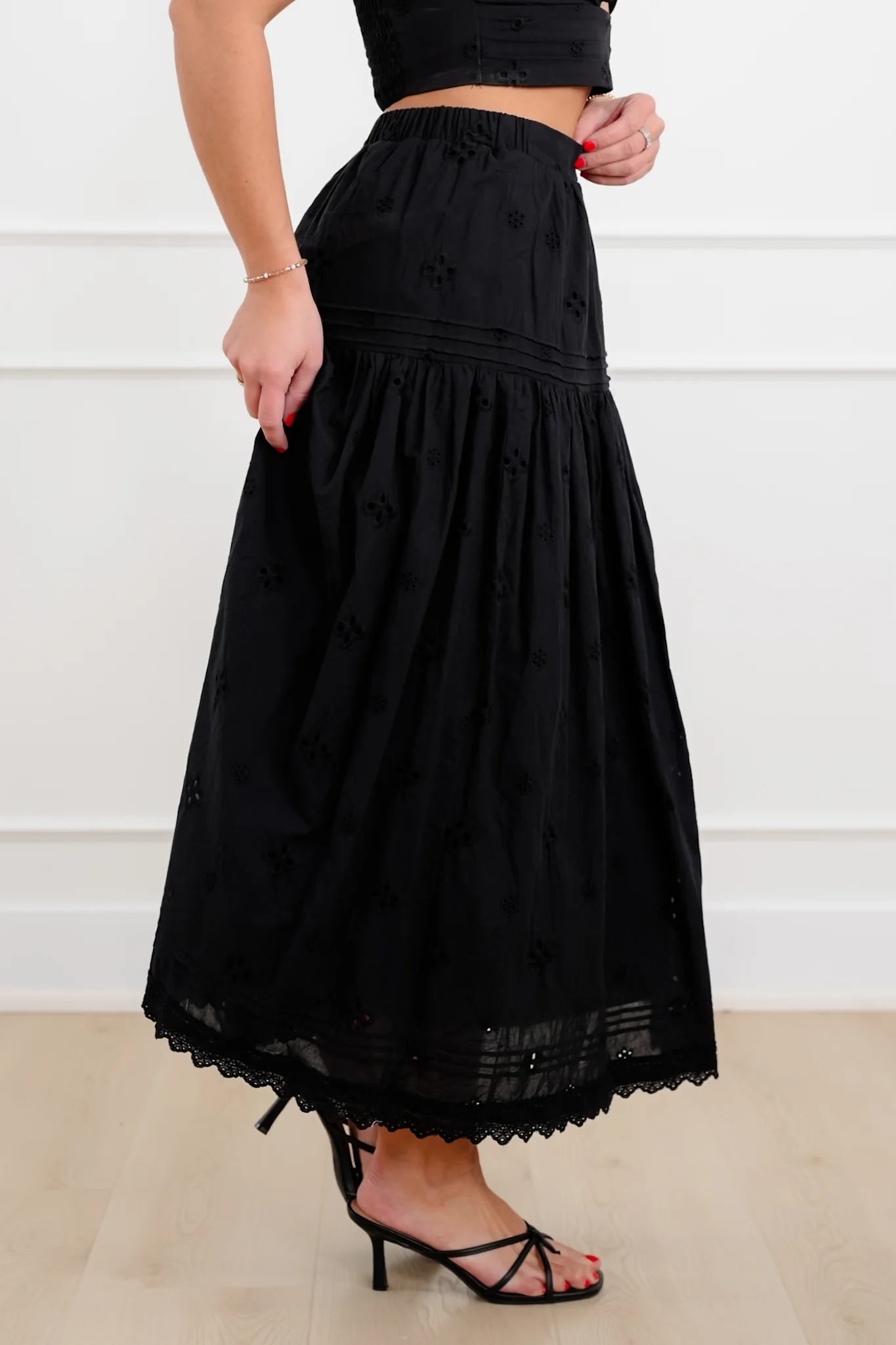Black Eyelet Elastic Waist Midi Skirt - Image 4