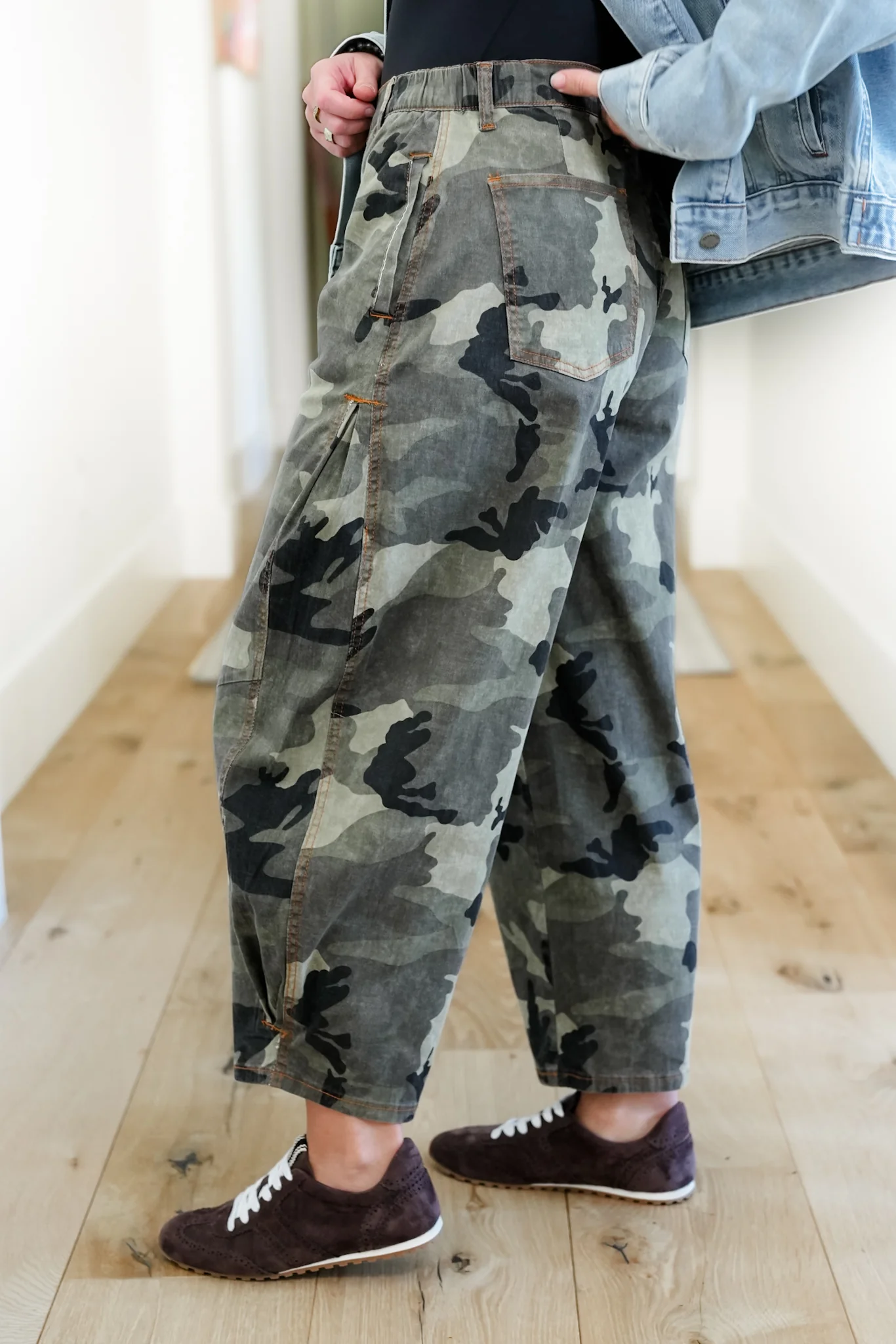 Camo Print High Waisted Barrel Pants - Image 4