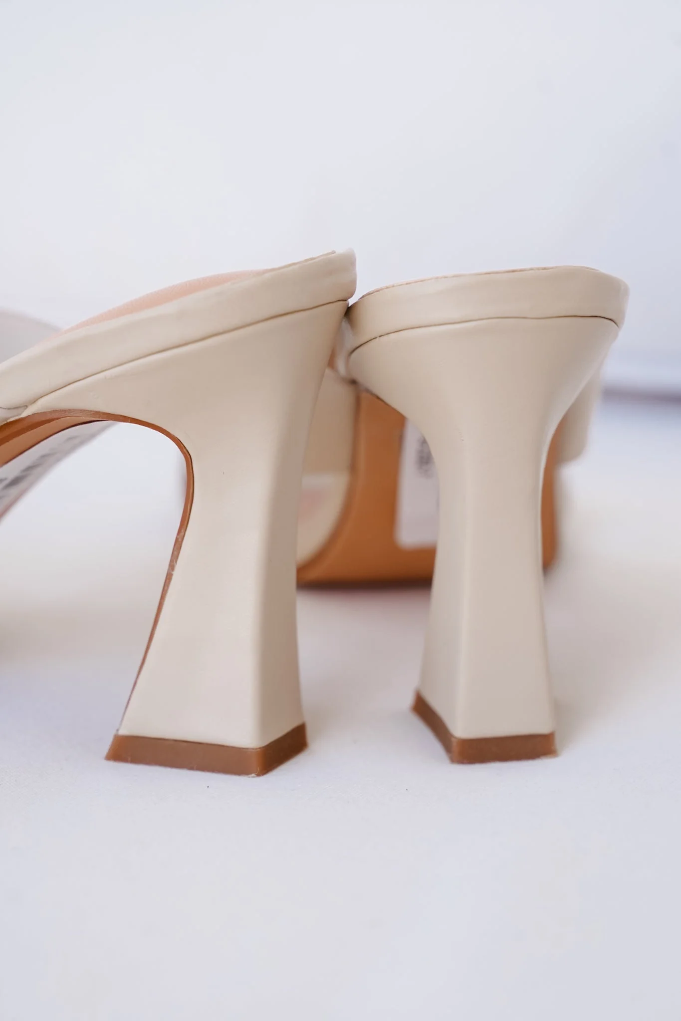 Chic Criss Cross Strap Heel Sandal - Image 3