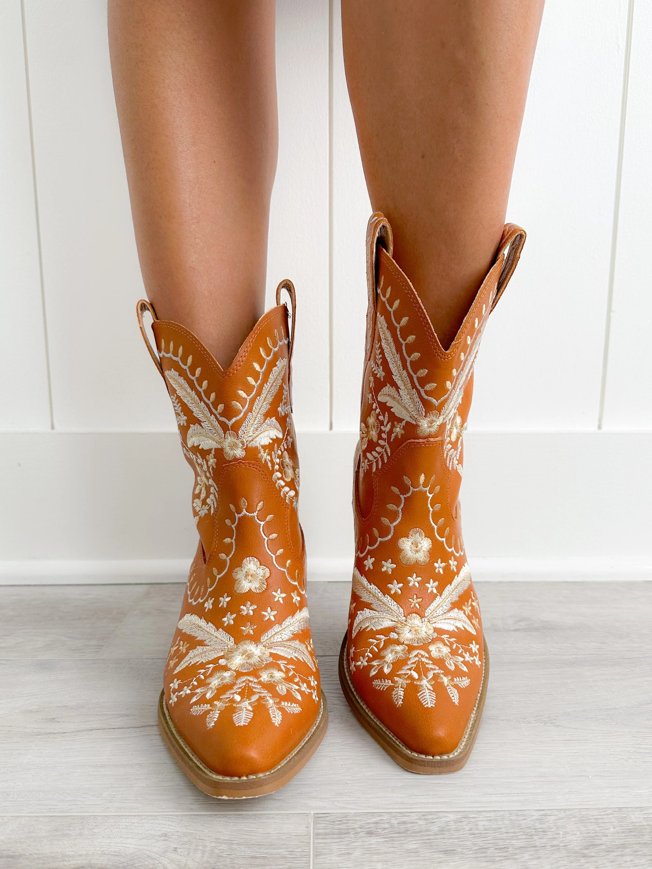 Detailed Floral Stitch Round Toe Boots - Image 4