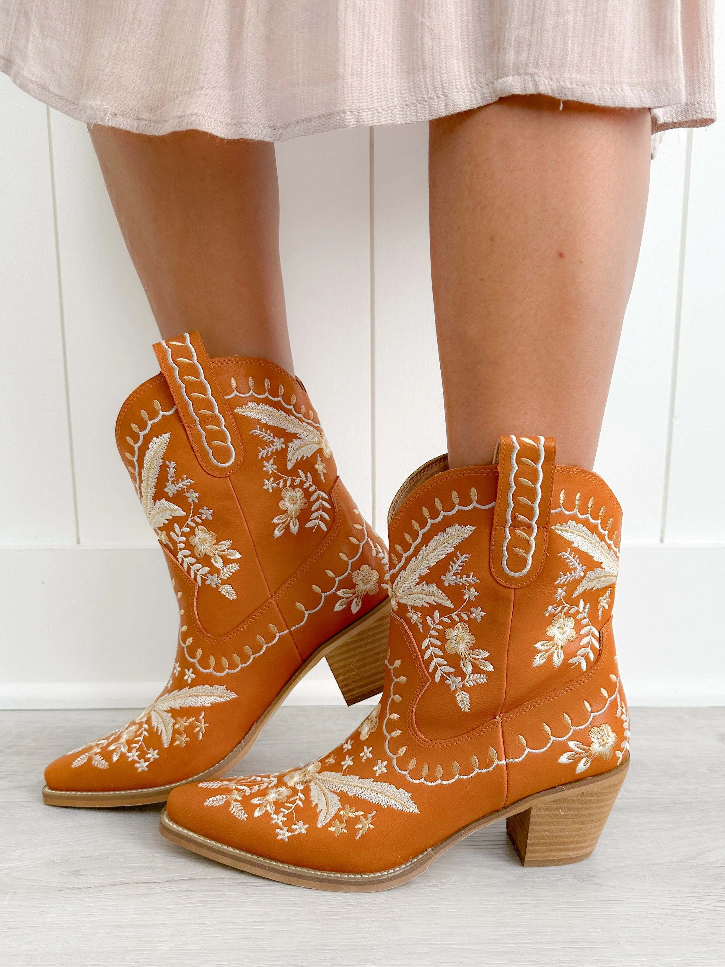 Detailed Floral Stitch Round Toe Boots - Image 5
