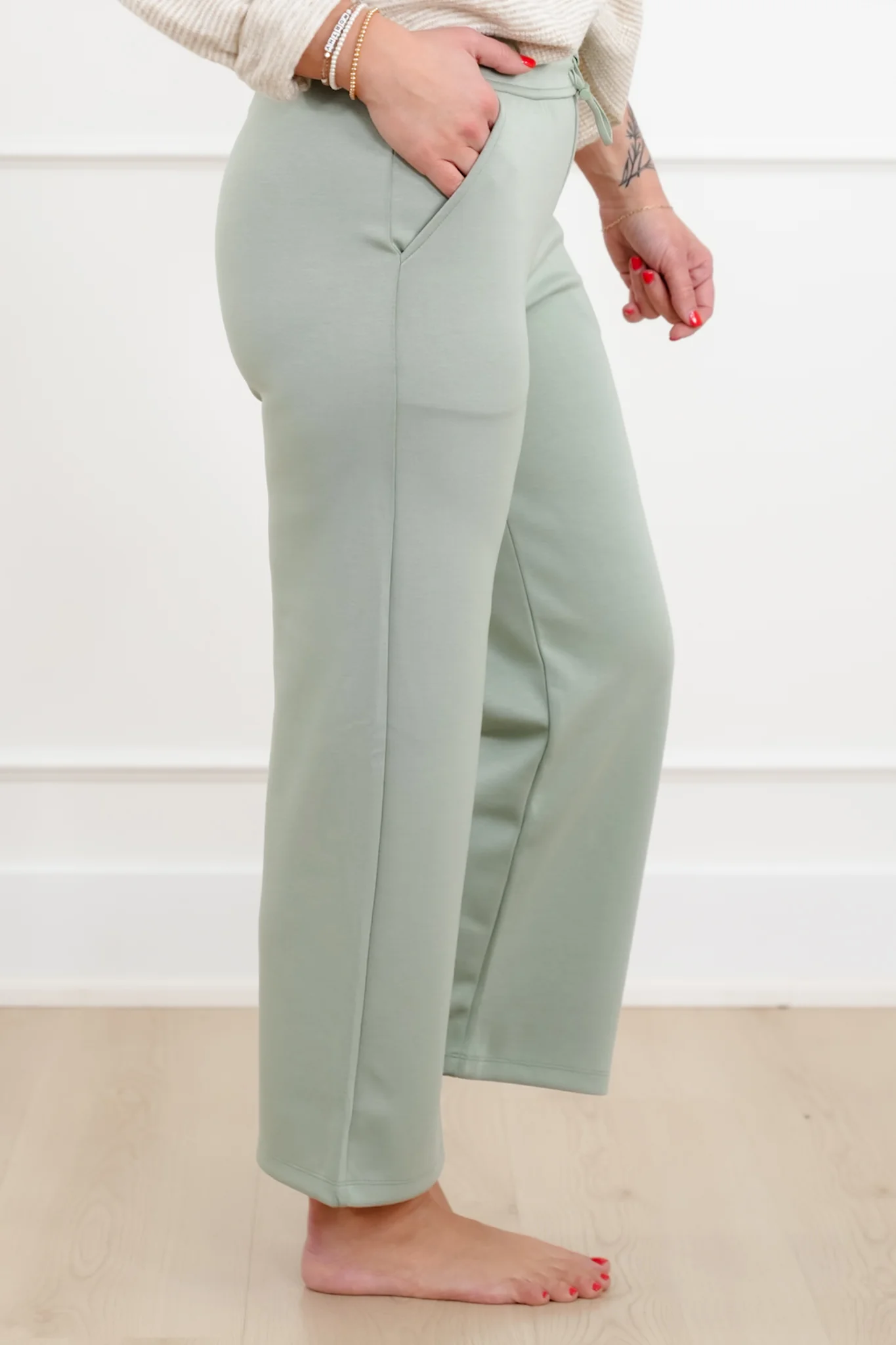 Door Buster! Plus/Reg Elastic Waist Cropped Pants - Image 10