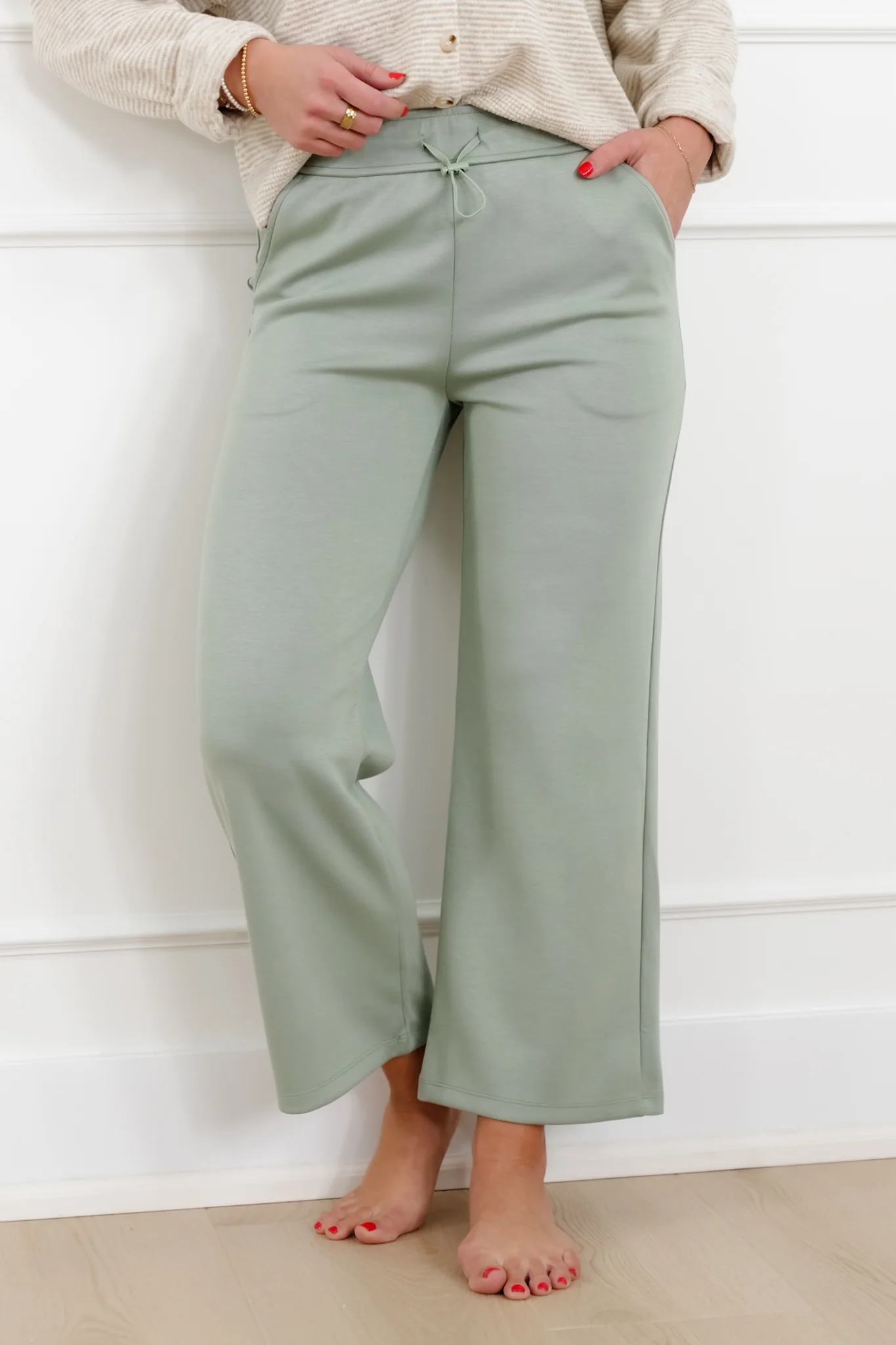 Door Buster! Plus/Reg Elastic Waist Cropped Pants - Image 4
