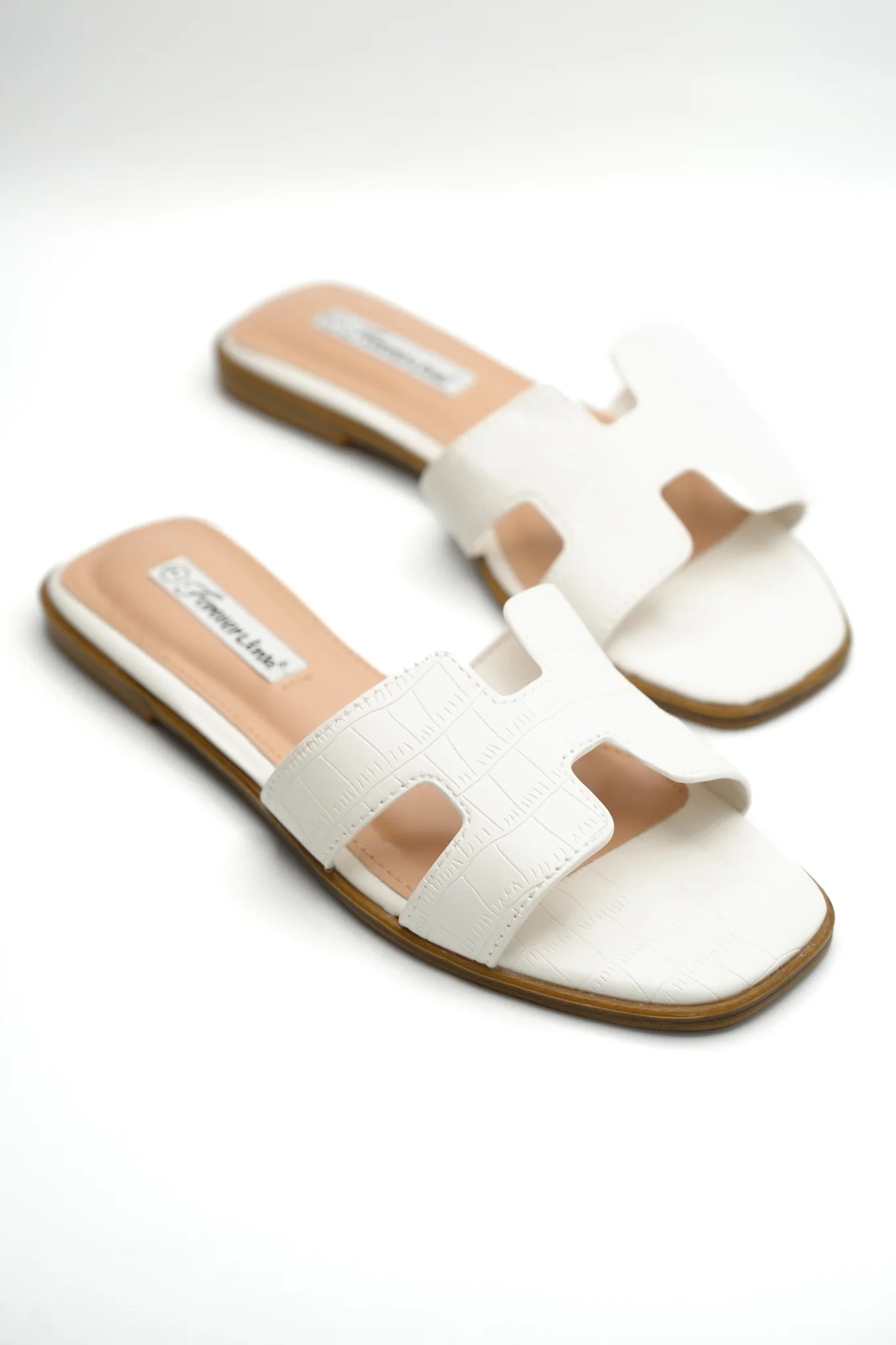 Embossed Crocodile Pattern Flat Slide - Image 2