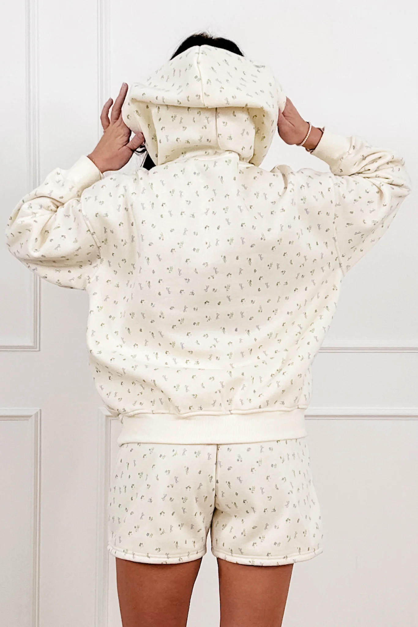 Floral And Bow Print Long Sleeve Pullover Sweatshirt - Image 5