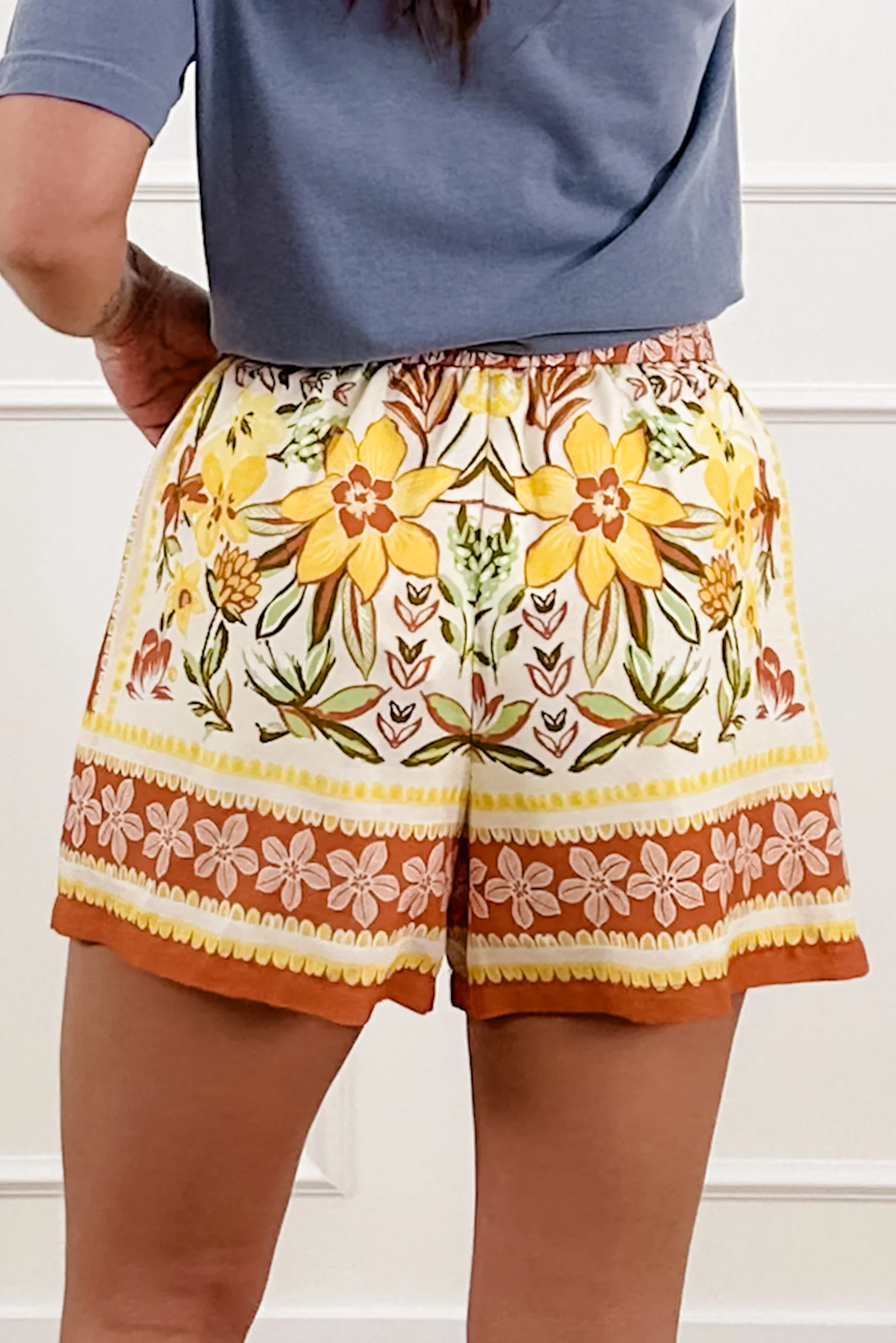 Floral Border Print Elastic Waist Shorts - Image 6