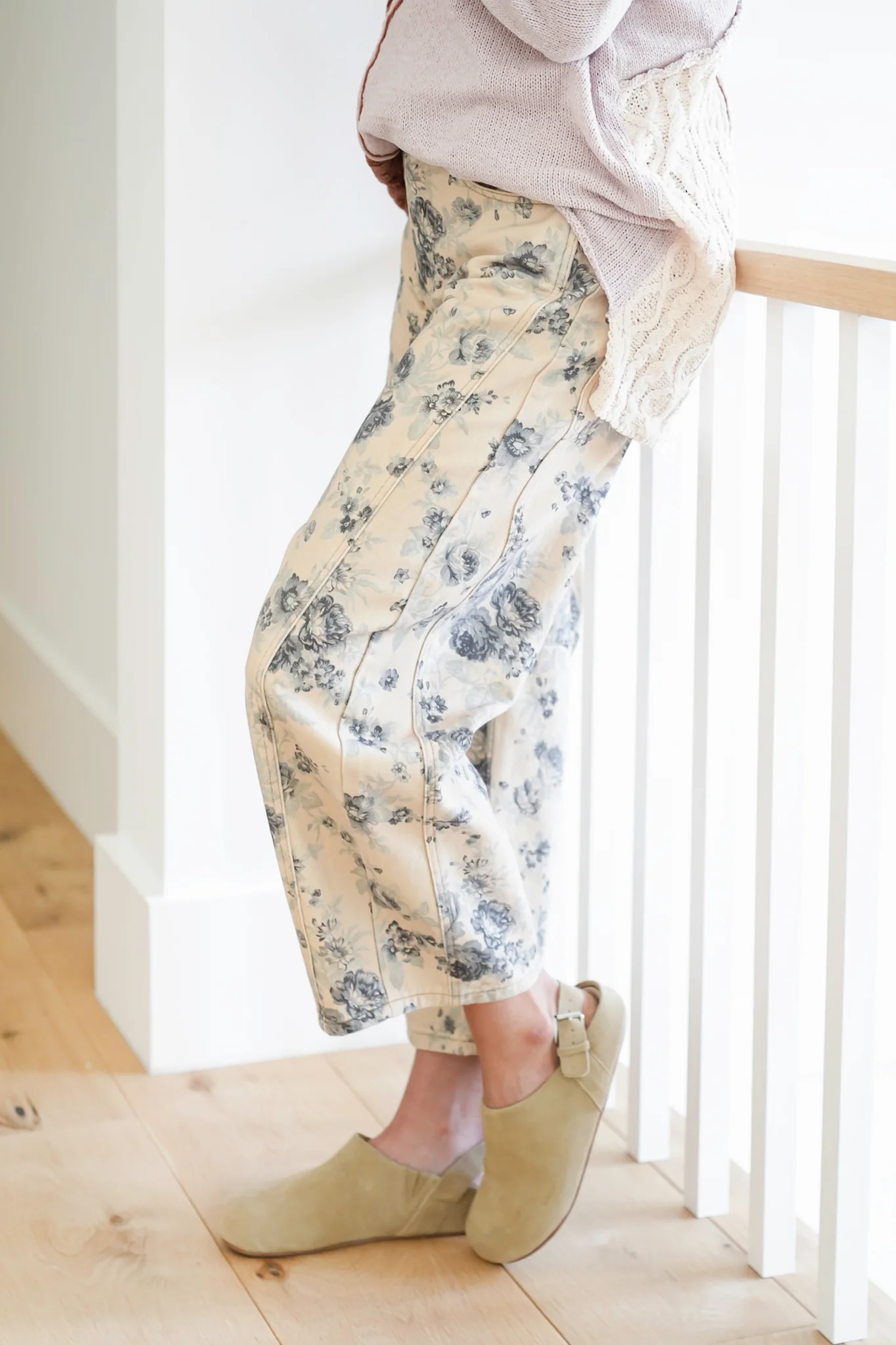 Floral Print Barrel Jeans with Back Buckle Detail - Image 3