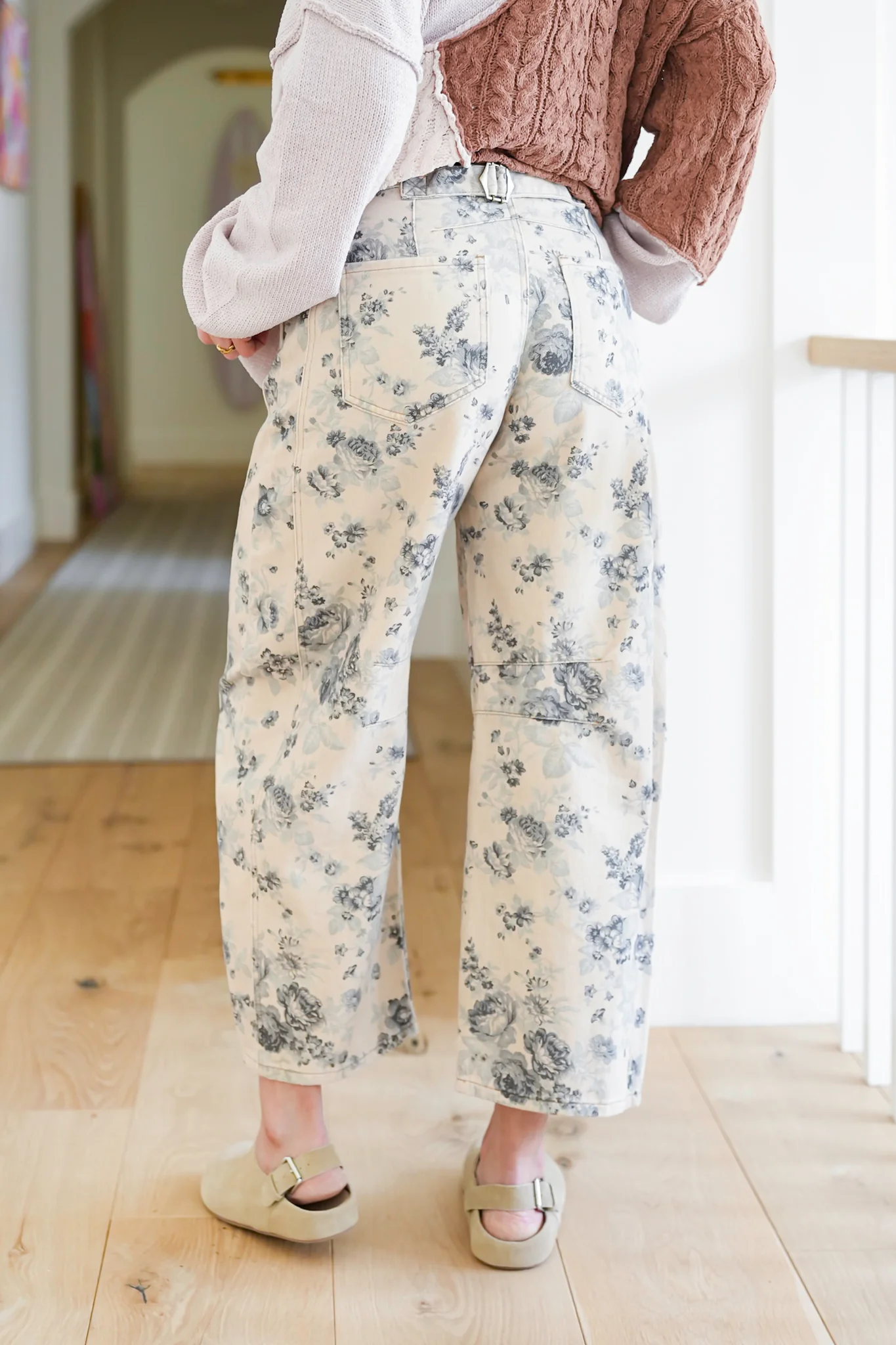 Floral Print Barrel Jeans with Back Buckle Detail - Image 4