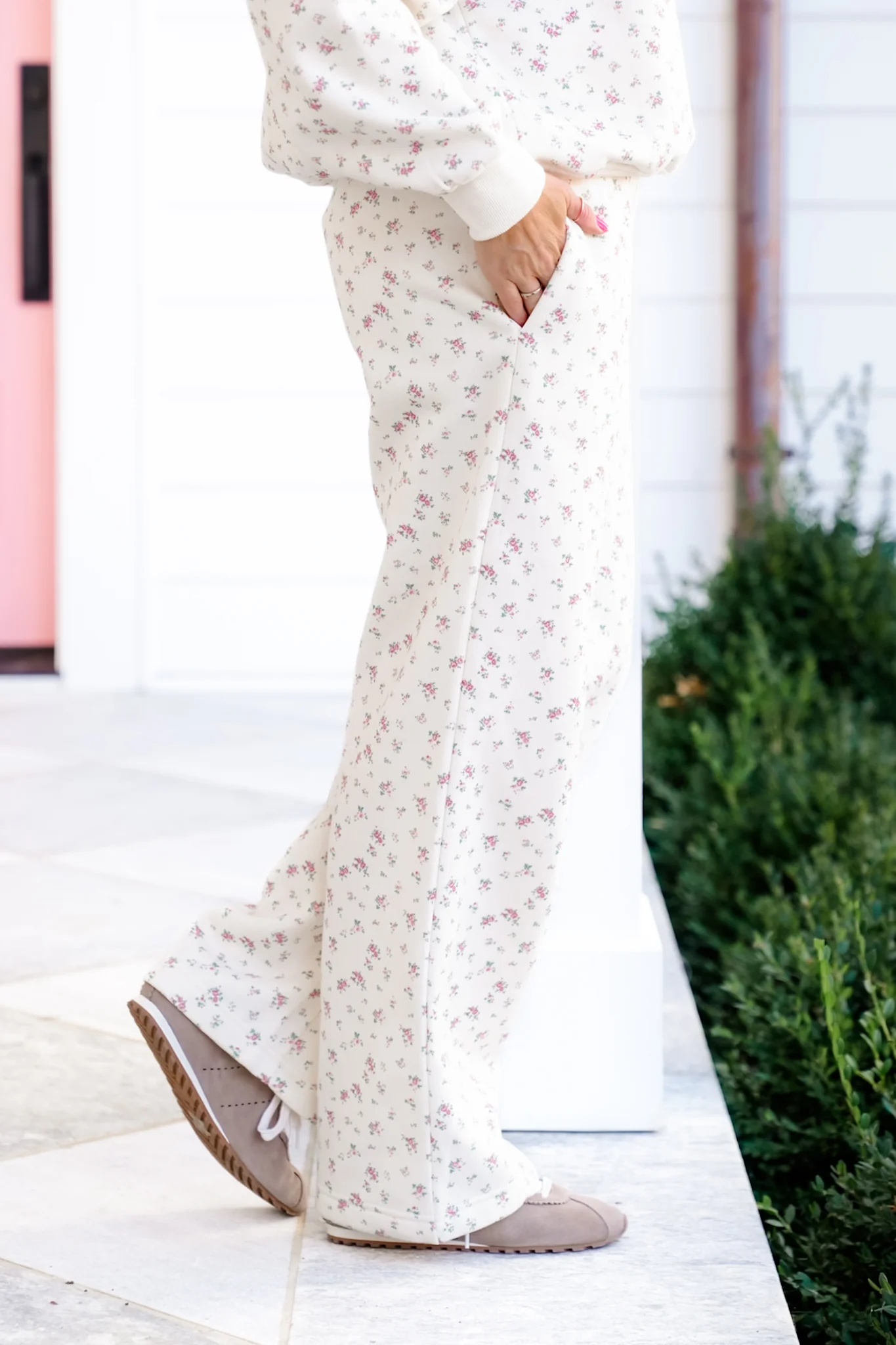 Ivory Floral Print Elastic Waist Sweatpants - Image 3