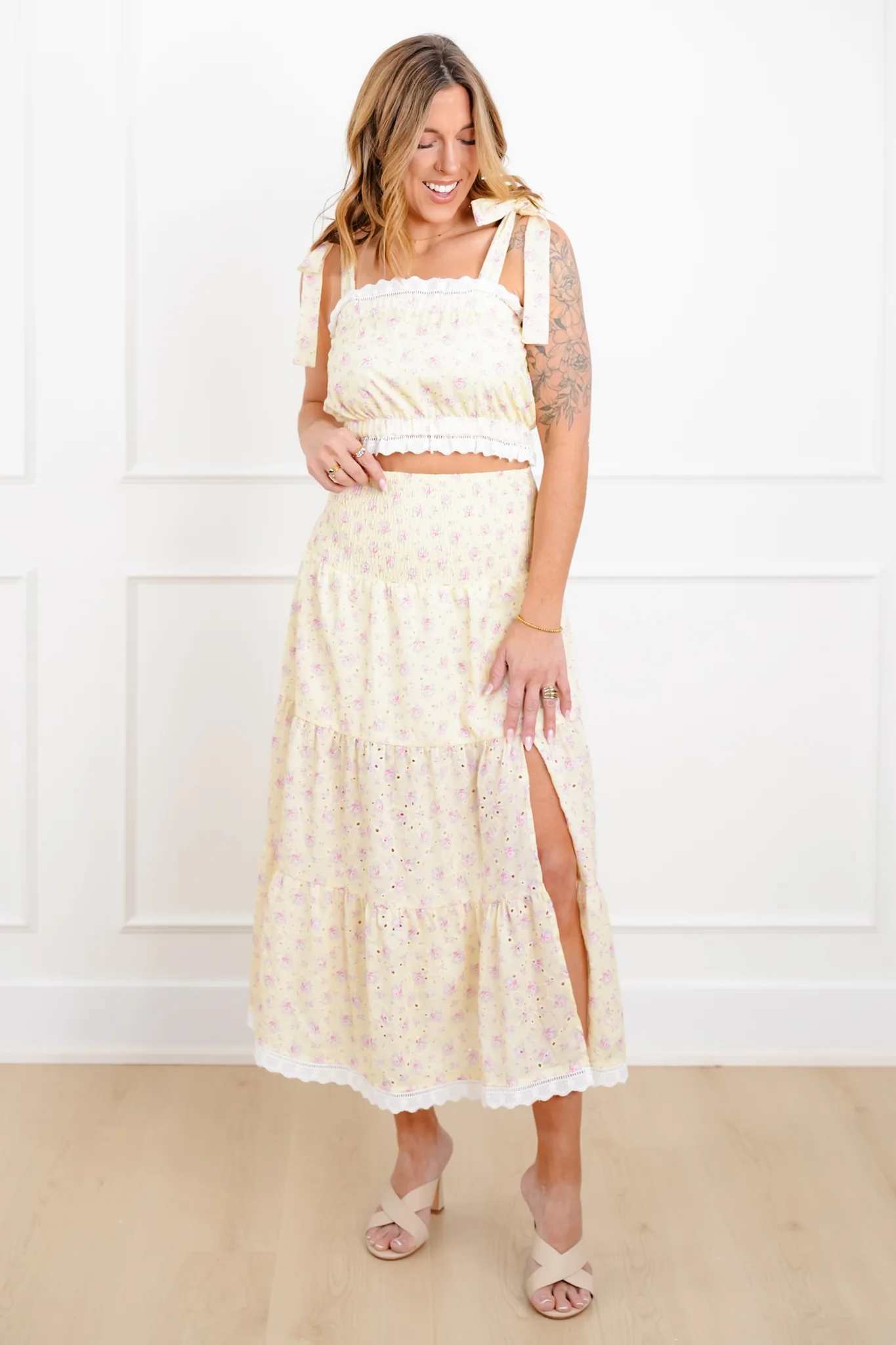 Floral Eyelet Sleeveless Cropped Top - Image 7