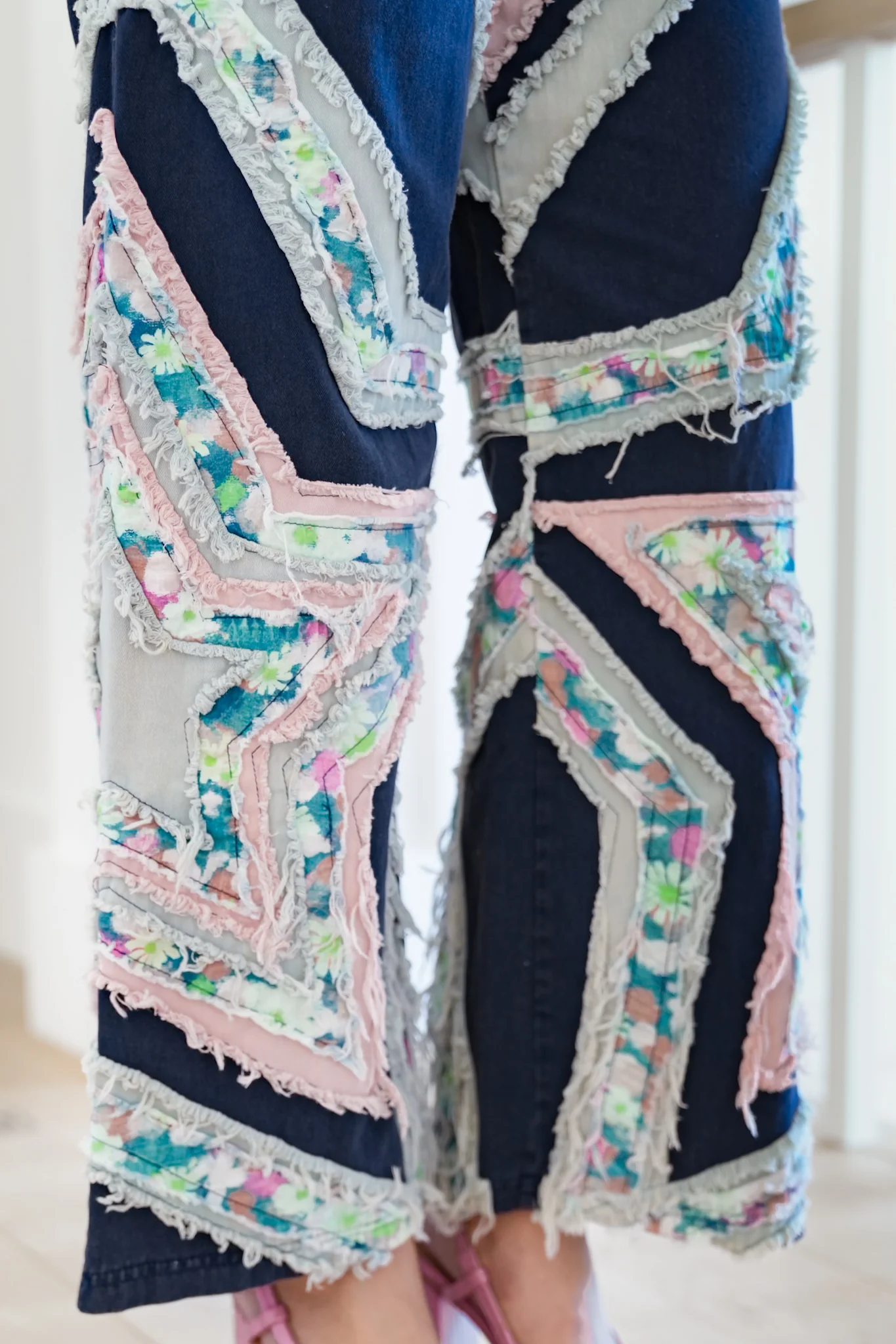 High Waist Frayed Star Patch Pants - Image 2