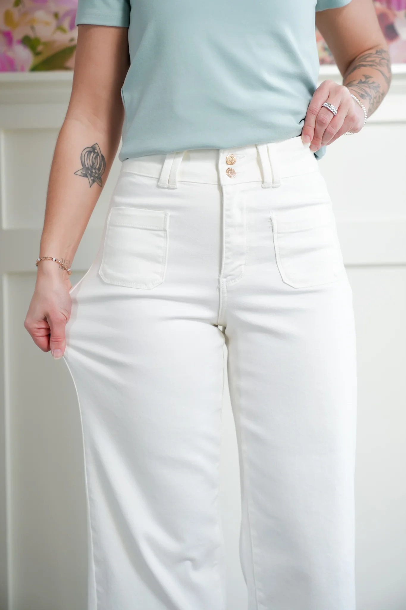 Judy Blue High Rise White Cropped Wide Leg Jeans with Patch Pockets - Image 4