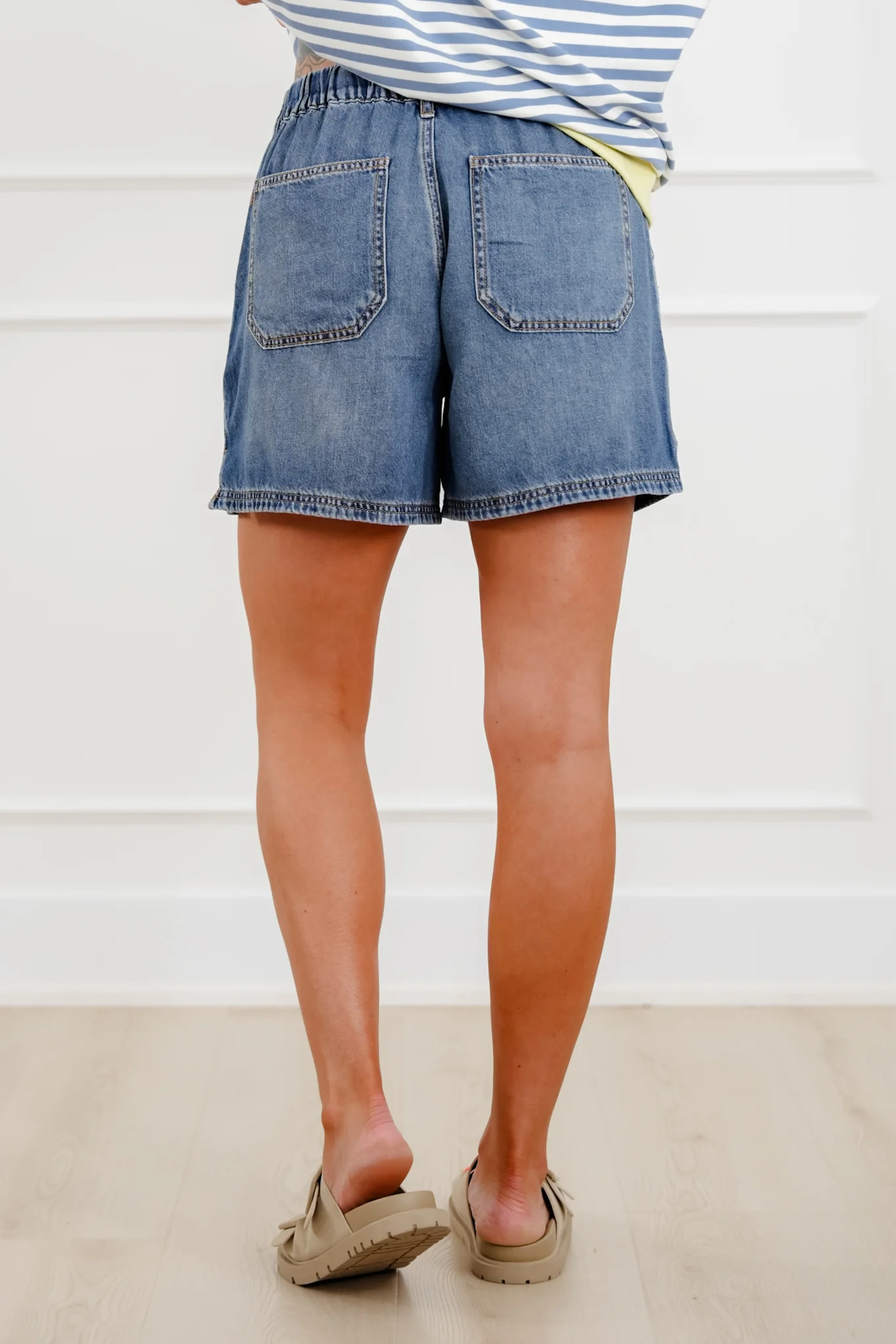 Judy Blue Medium Wash Featherweight Baggy Shorts - Image 6