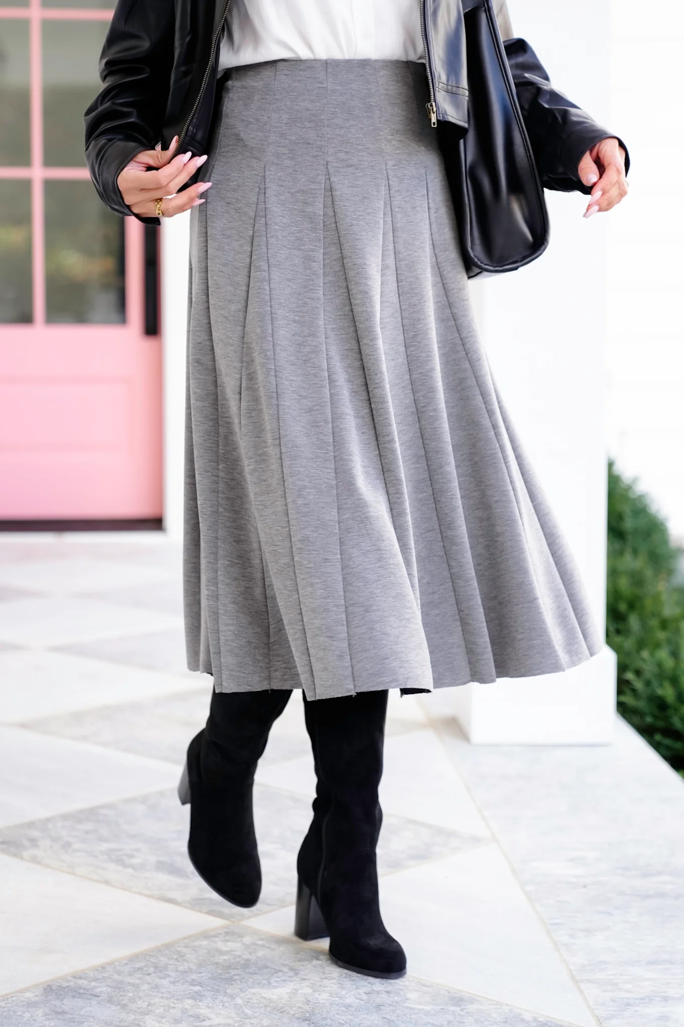 Knit Elastic Waist Pleated Midi Skirt - Image 4