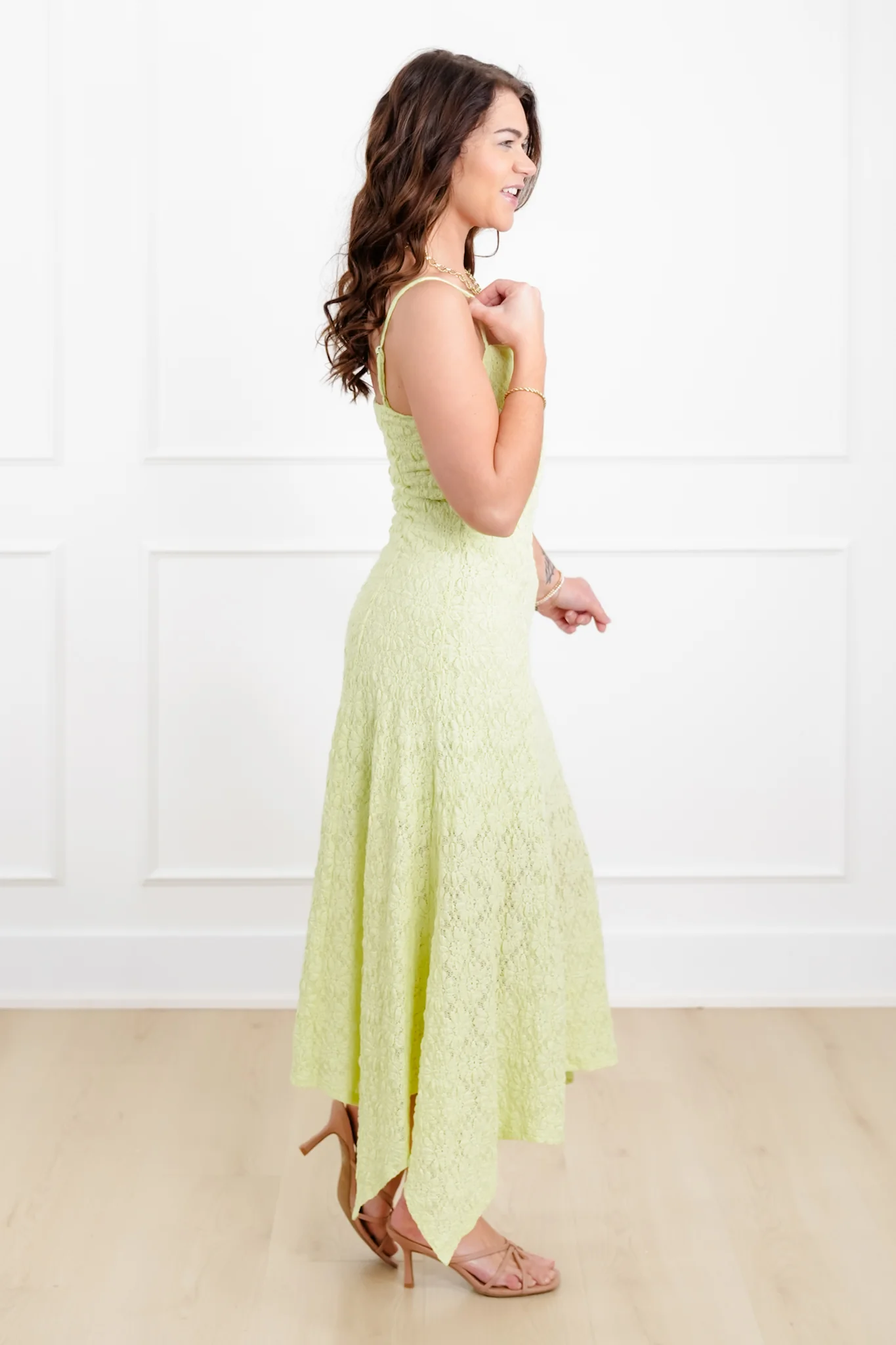 Lace Sleeveless Midi Dress with Handkerchief Hem - Image 4