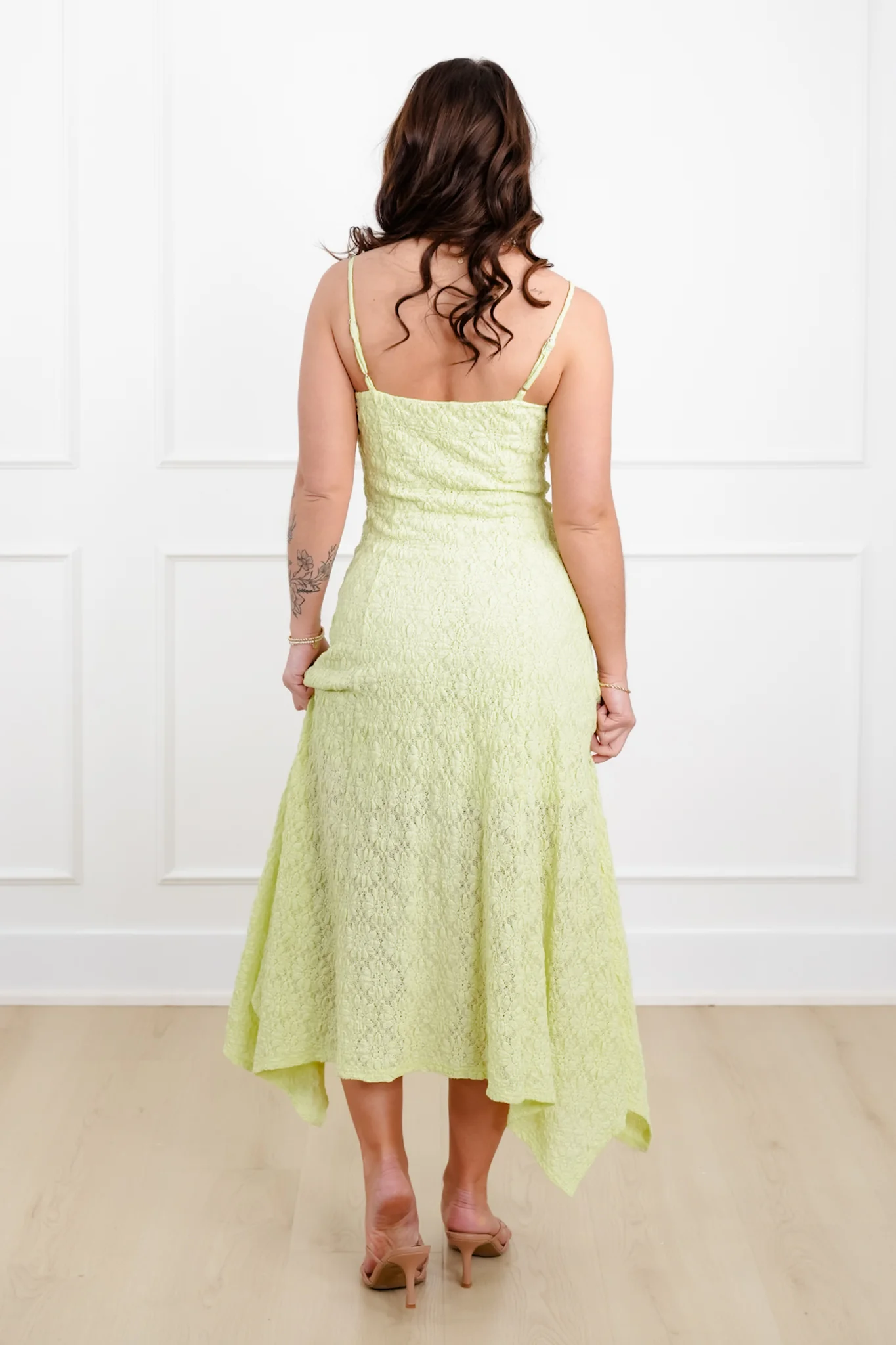 Lace Sleeveless Midi Dress with Handkerchief Hem - Image 5