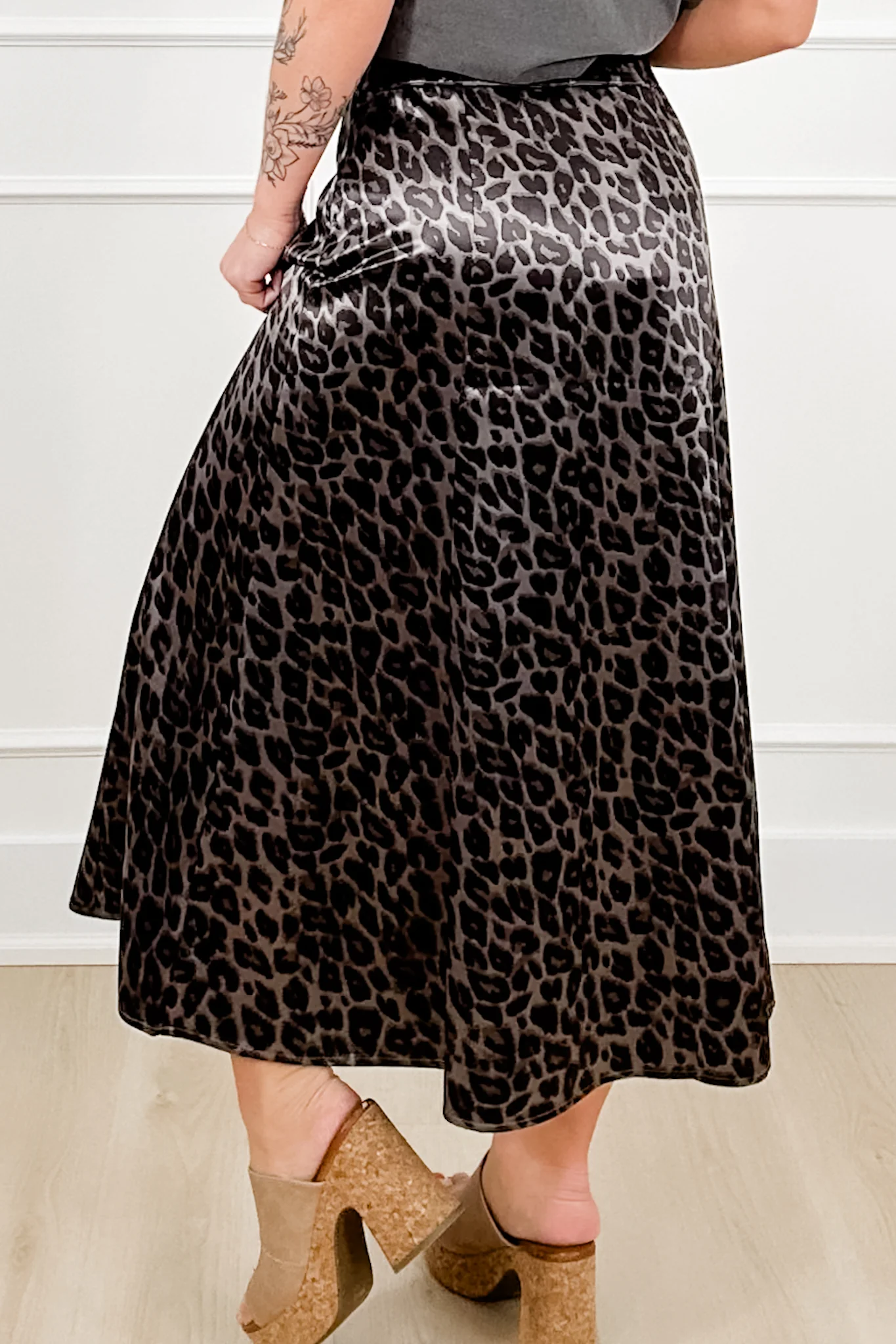 Leopard Print Satin Elastic Waist Midi Skirt - Image 4