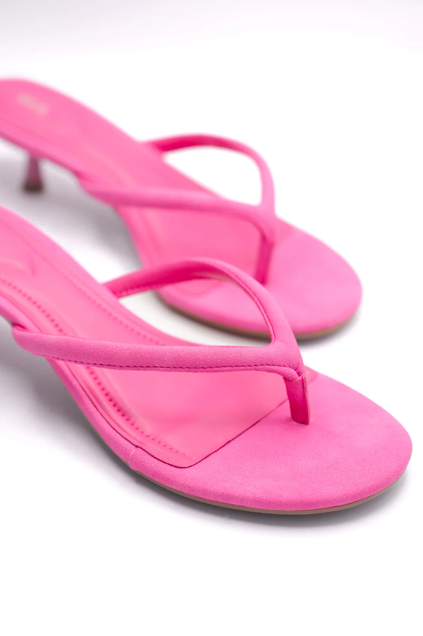 MIA Minimal Thong Kitten Heel Sandal with Slim Strap Design - Image 7