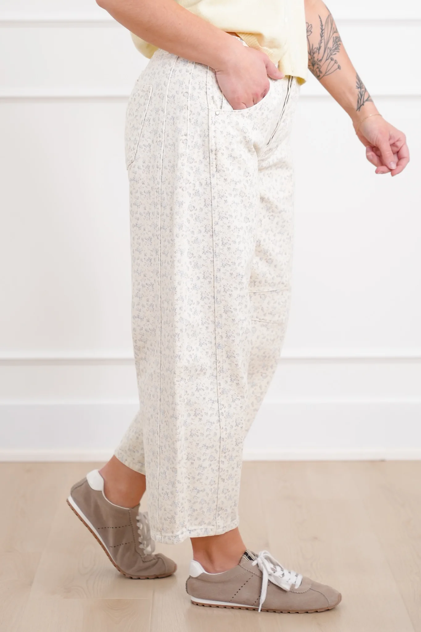 Plus/Reg Blue Floral Print Button Fly Barrel Pants - Image 3