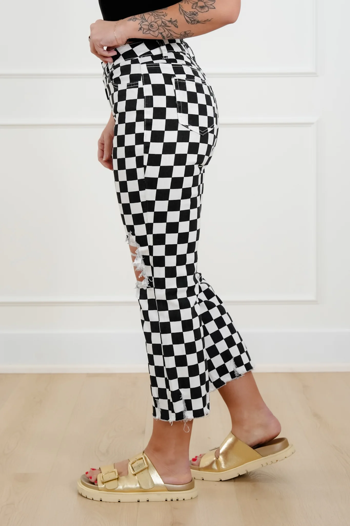 Plus/Reg Distressed Checkered Cropped Jeans - Image 3
