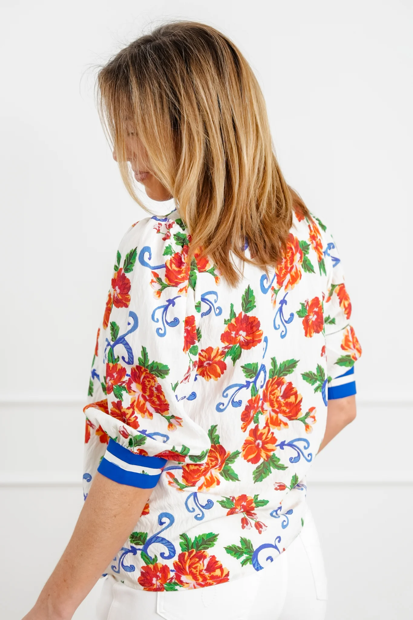 Plus/Reg Floral Baroque Print Top with Contrast Trim - Image 3