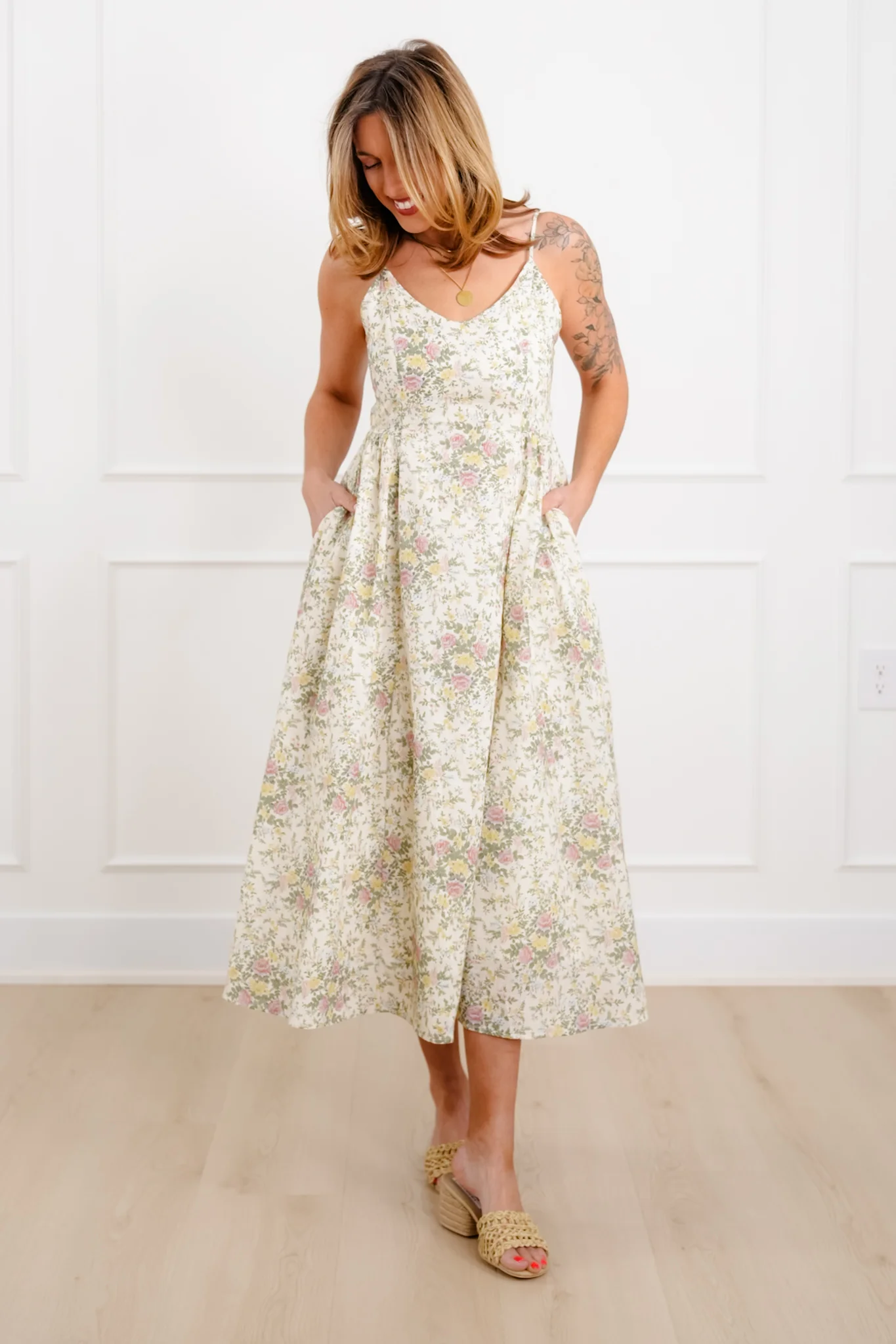 Plus/Reg Floral Pattern Sleeveless Midi Dress - Image 2