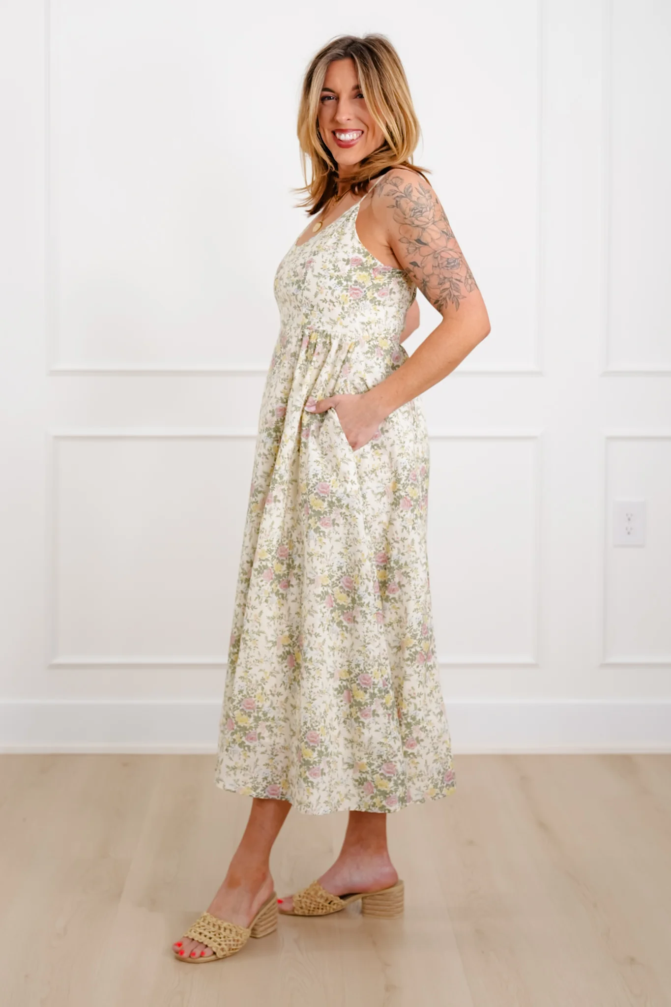 Plus/Reg Floral Pattern Sleeveless Midi Dress - Image 4