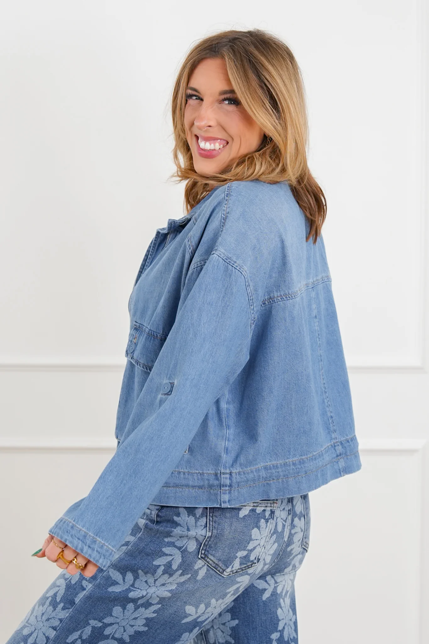 Plus/Reg Risen Medium Wash Long Sleeve Jacket with Cargo Pockets - Image 3