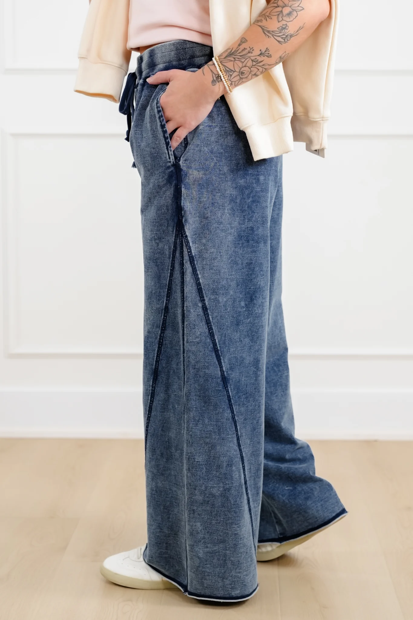 Plus/Reg Mineral Wash Elastic Waist Wide Leg Pants - Image 5