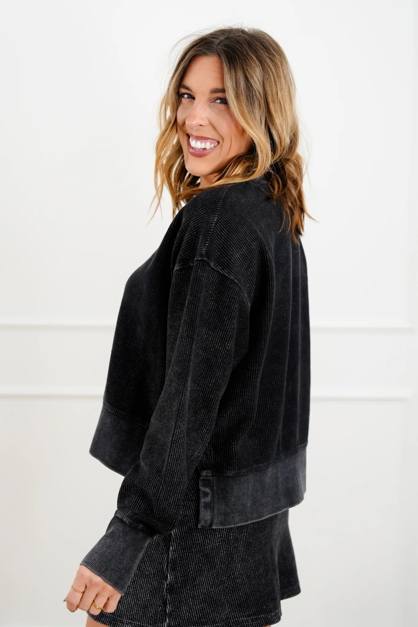 Plus/Reg Ribbed Long Sleeve Cropped Pullover Top - Image 4