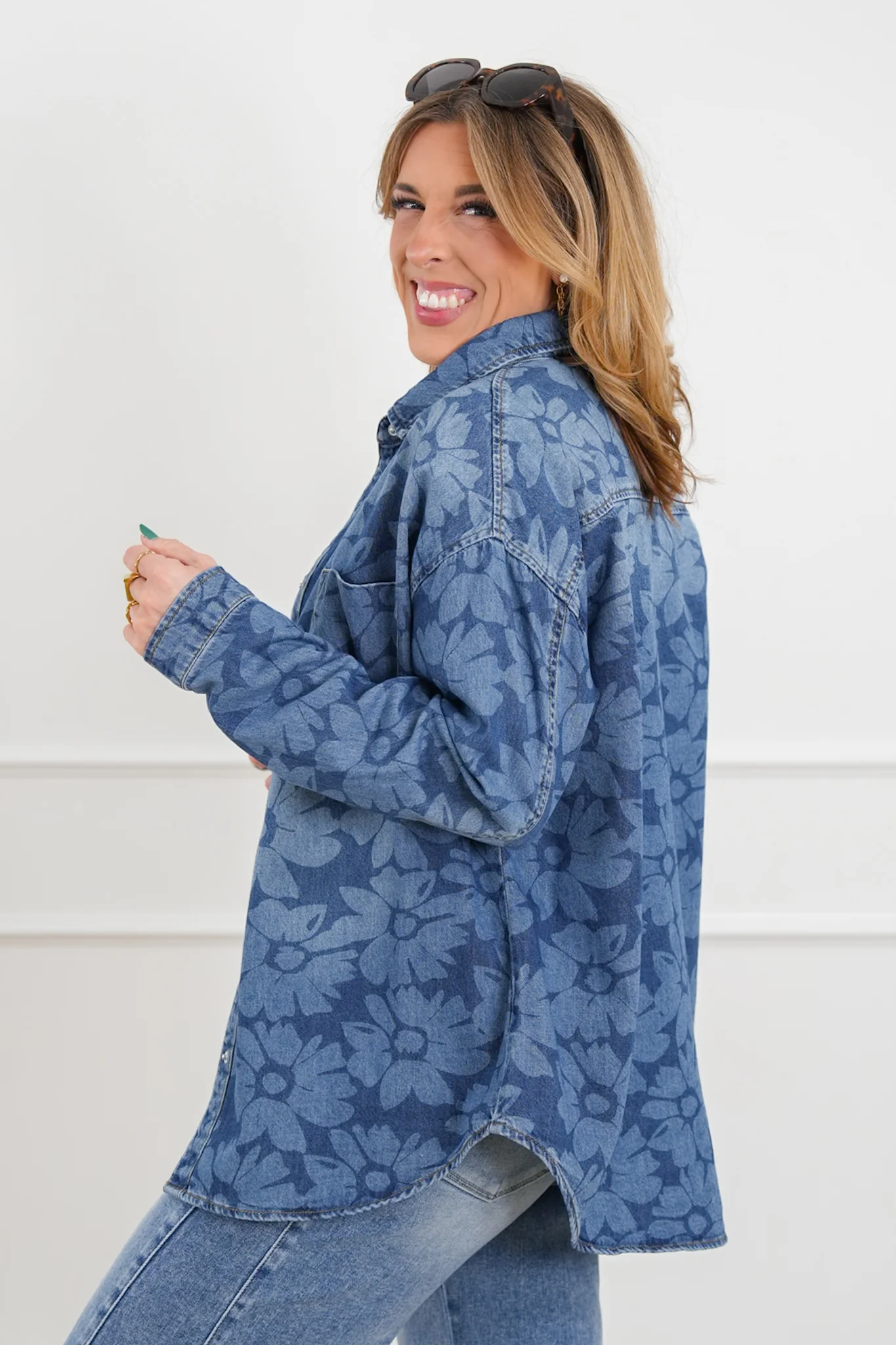 Plus/Reg Risen Dark Wash Floral Print Snap Close Top - Image 5