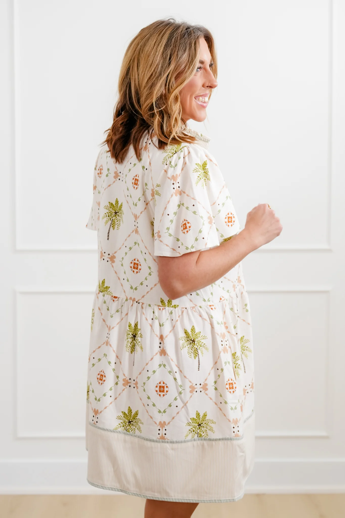 Plus/Reg Short Sleeve Tropical Print Mini Dress - Image 3