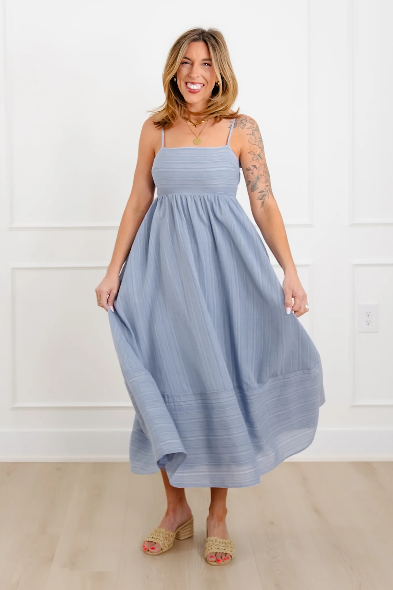Plus/Reg Textured Sleeveless Open Back Maxi Dress - Image 3