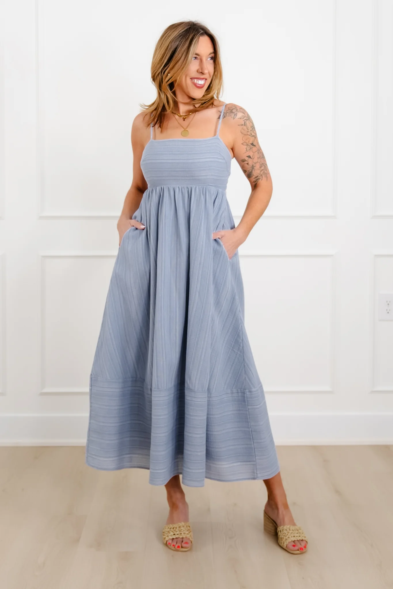 Plus/Reg Textured Sleeveless Open Back Maxi Dress - Image 5