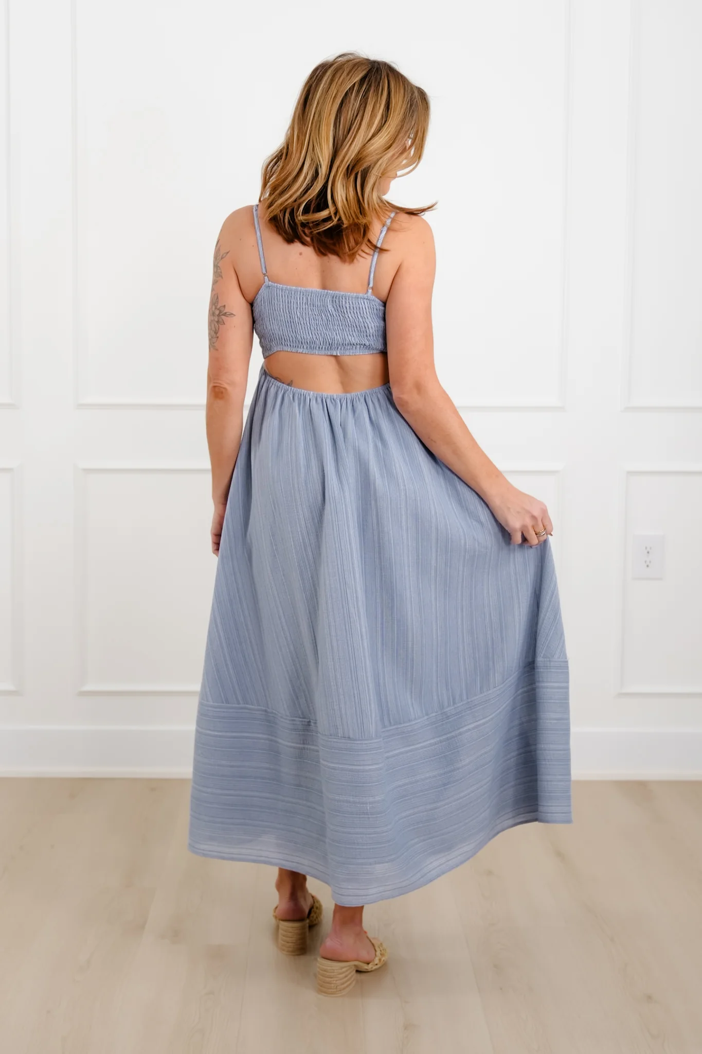 Plus/Reg Textured Sleeveless Open Back Maxi Dress - Image 6