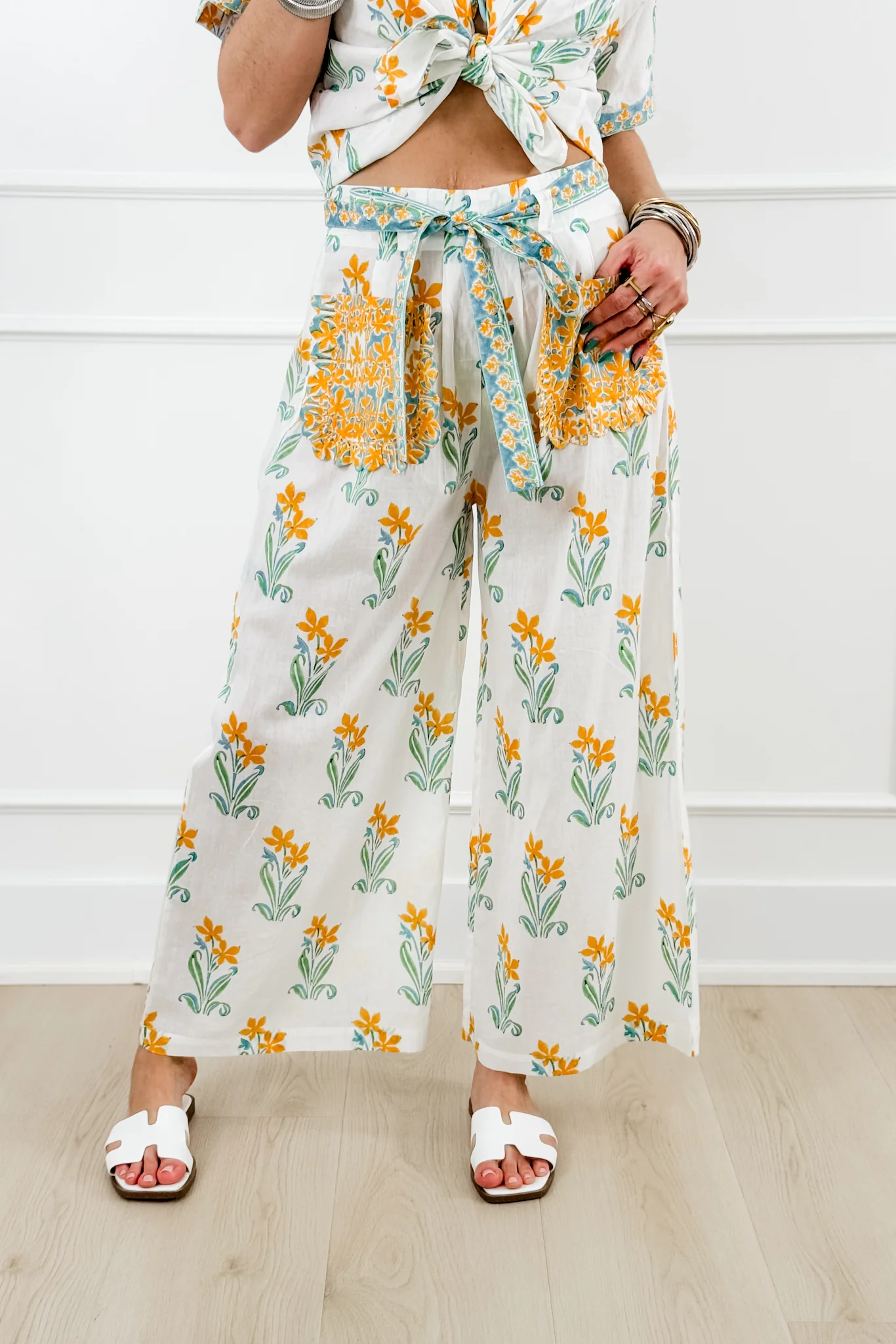 POL Floral Print Wide Leg Pants with Patch Pockets - Image 3