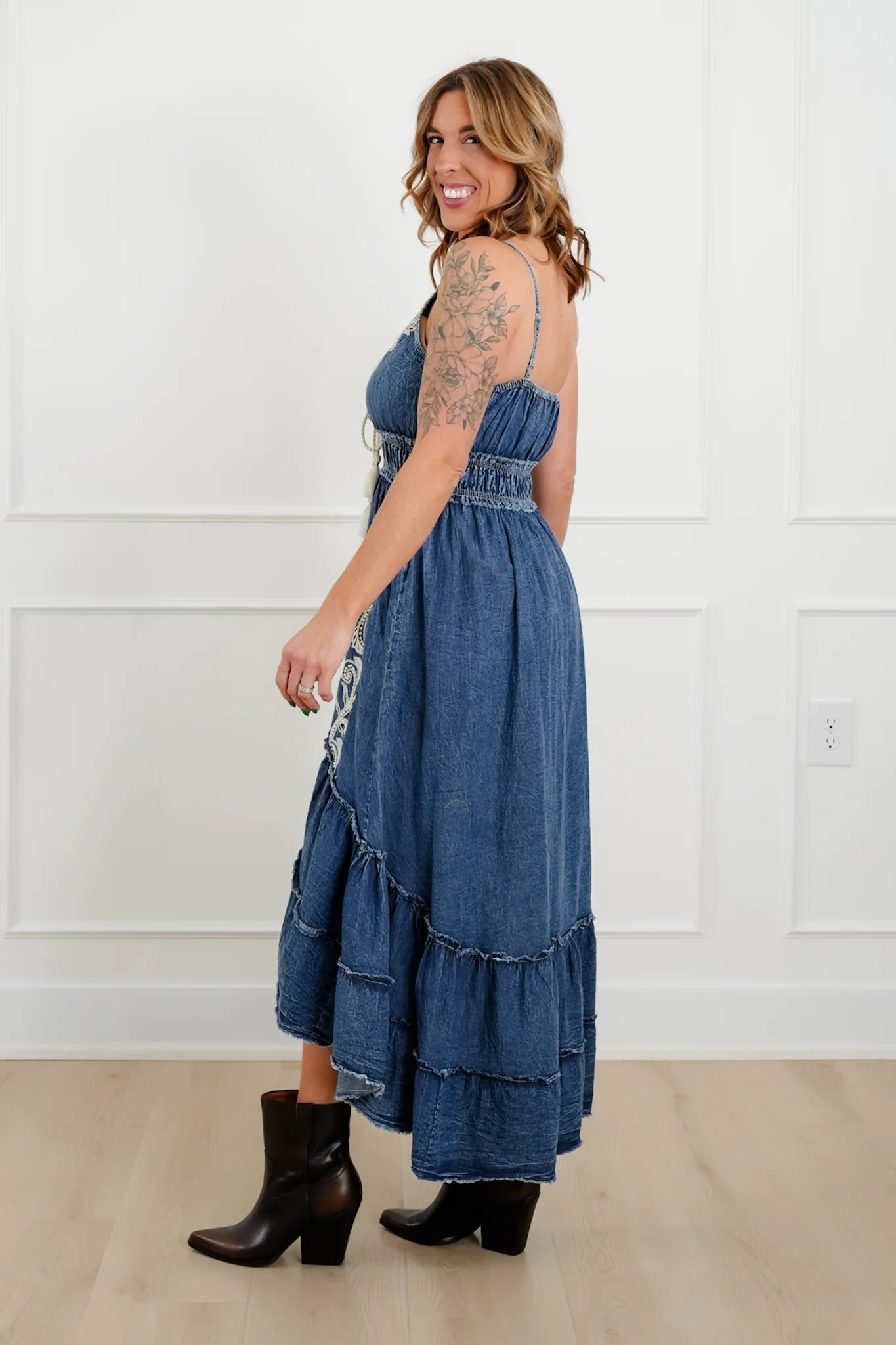 POL Medium Wash Sleeveless V Neck Tiered Dress - Image 3