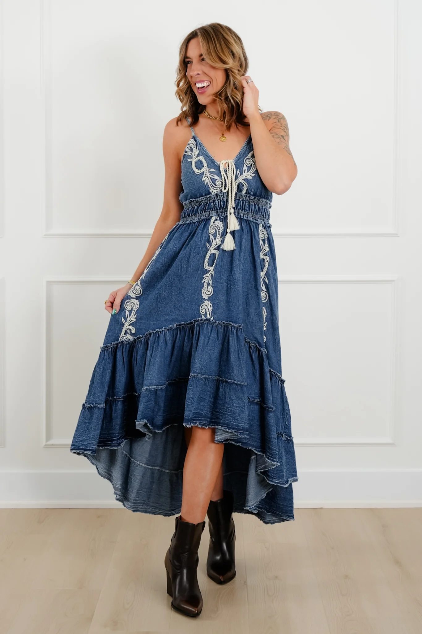 POL Medium Wash Sleeveless V Neck Tiered Dress - Image 5