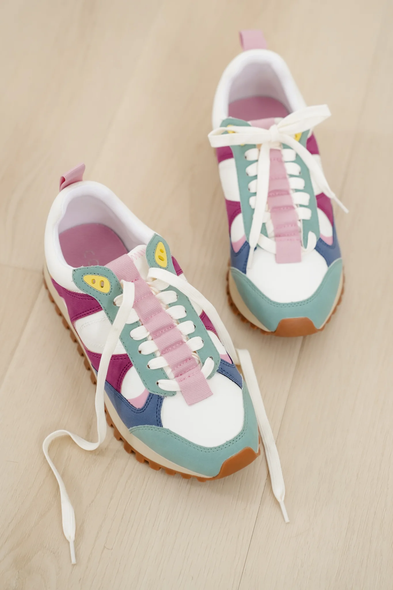 Retro Colorblock Sneakers with Vegan Suede Accents - Image 3