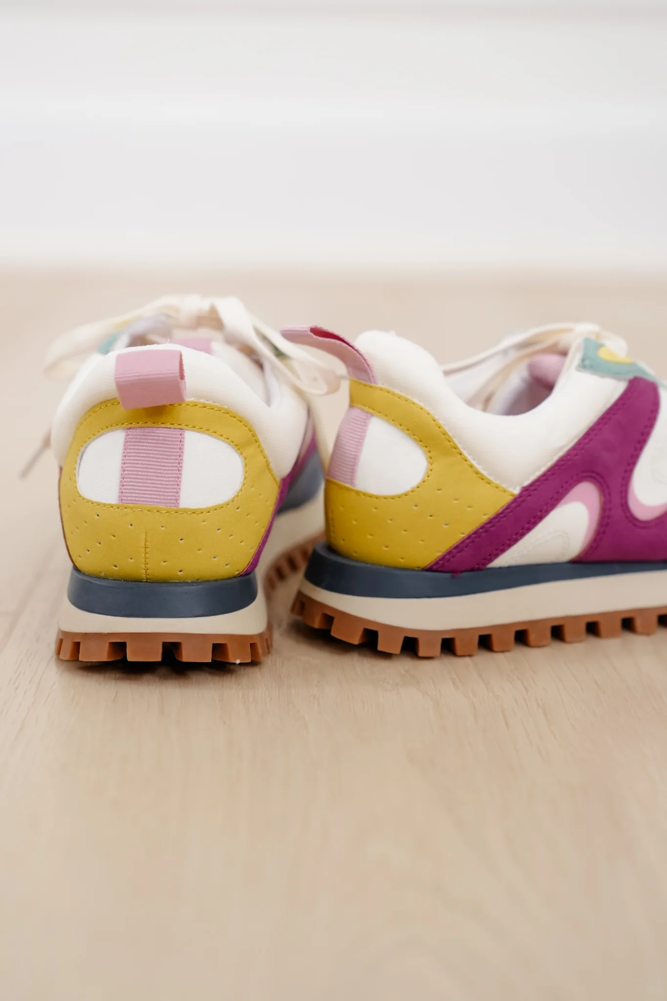 Retro Colorblock Sneakers with Vegan Suede Accents - Image 5