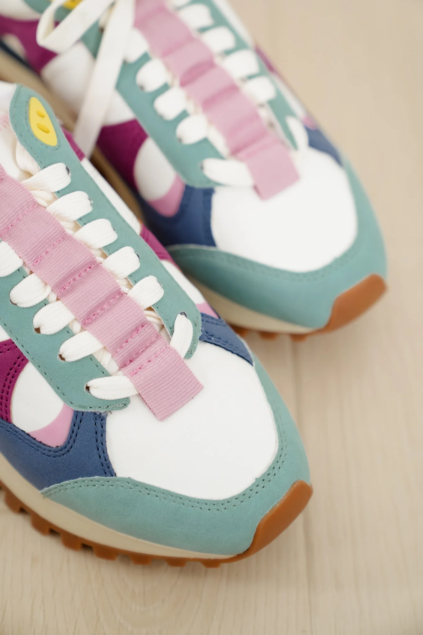Retro Colorblock Sneakers with Vegan Suede Accents - Image 7