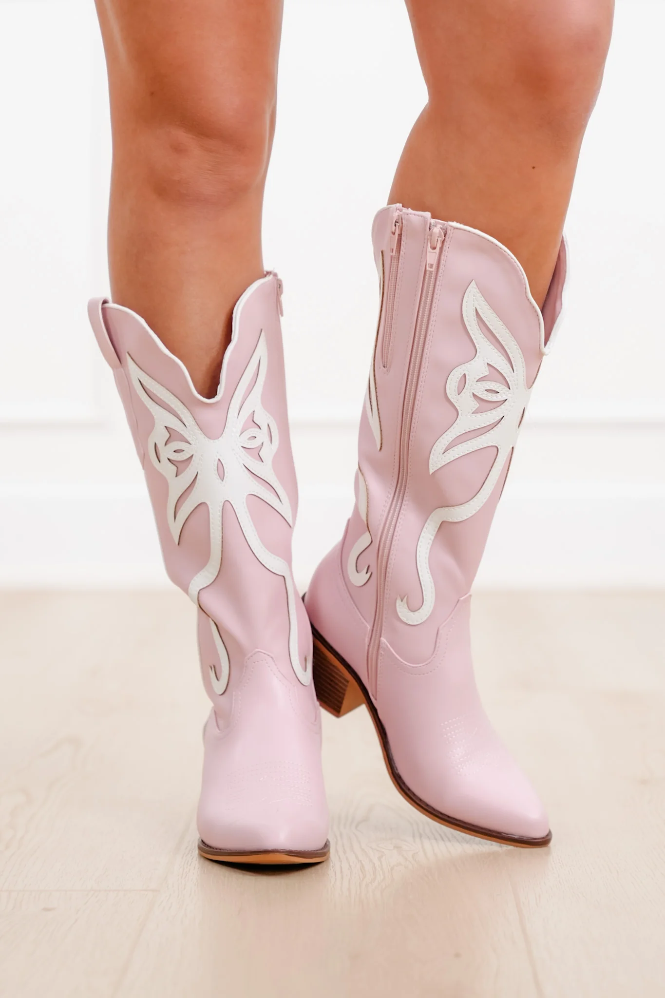 Retro Cowboy Boot with Contrast Embroidery - Image 2