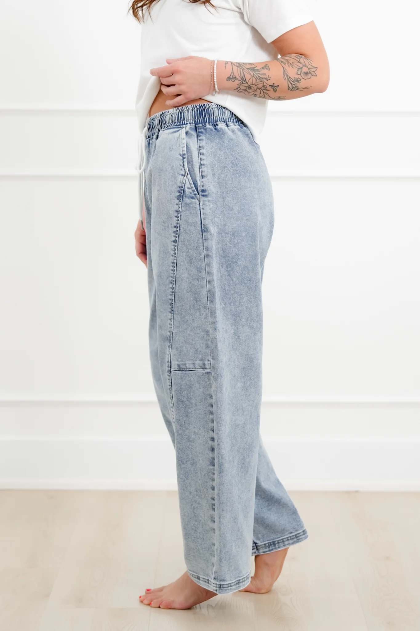 Risen Mid Rise Light Wash Elastic Waistband Barrel Jeans with Front Seam - Image 4