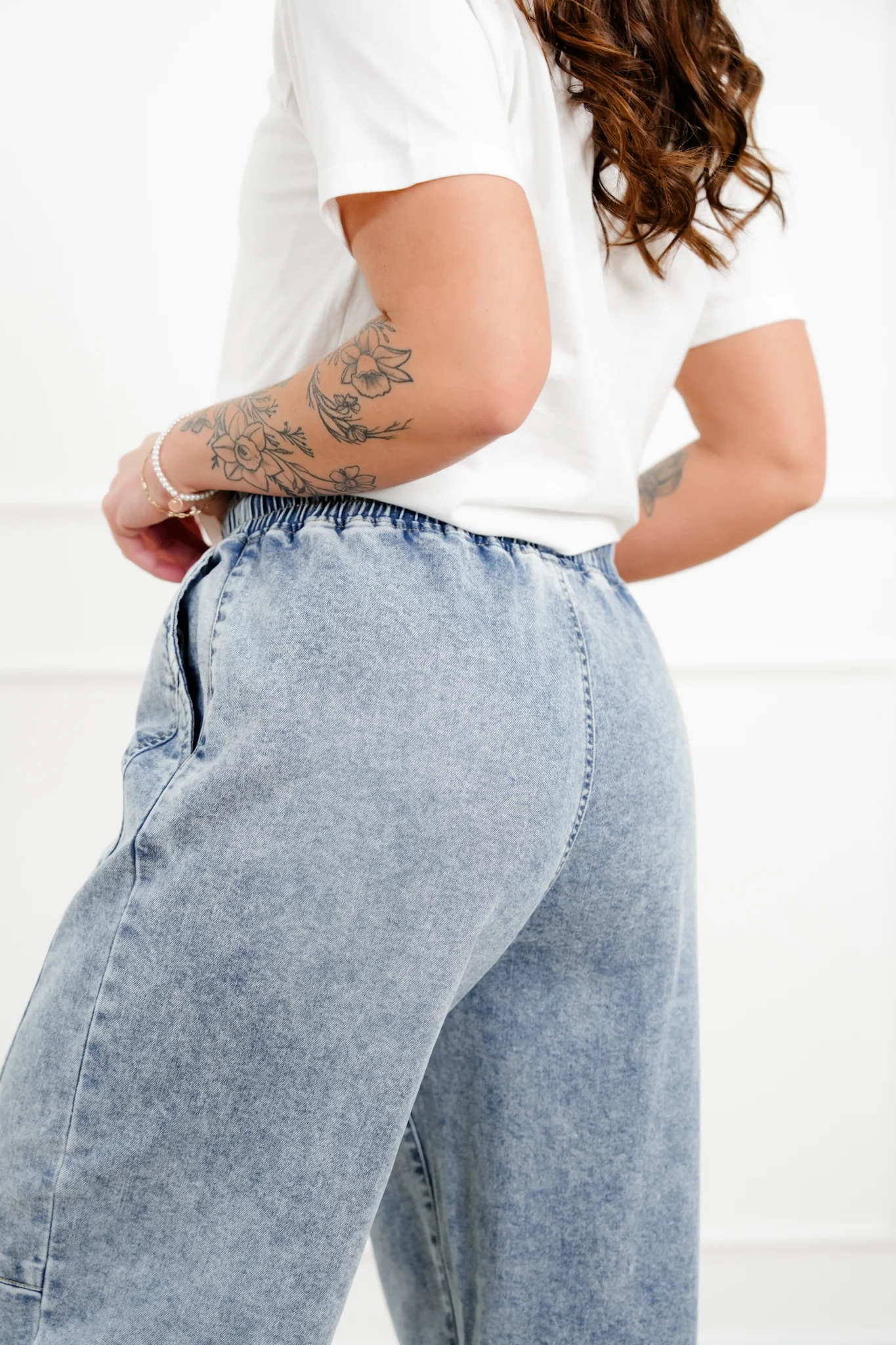 Risen Mid Rise Light Wash Elastic Waistband Barrel Jeans with Front Seam - Image 7