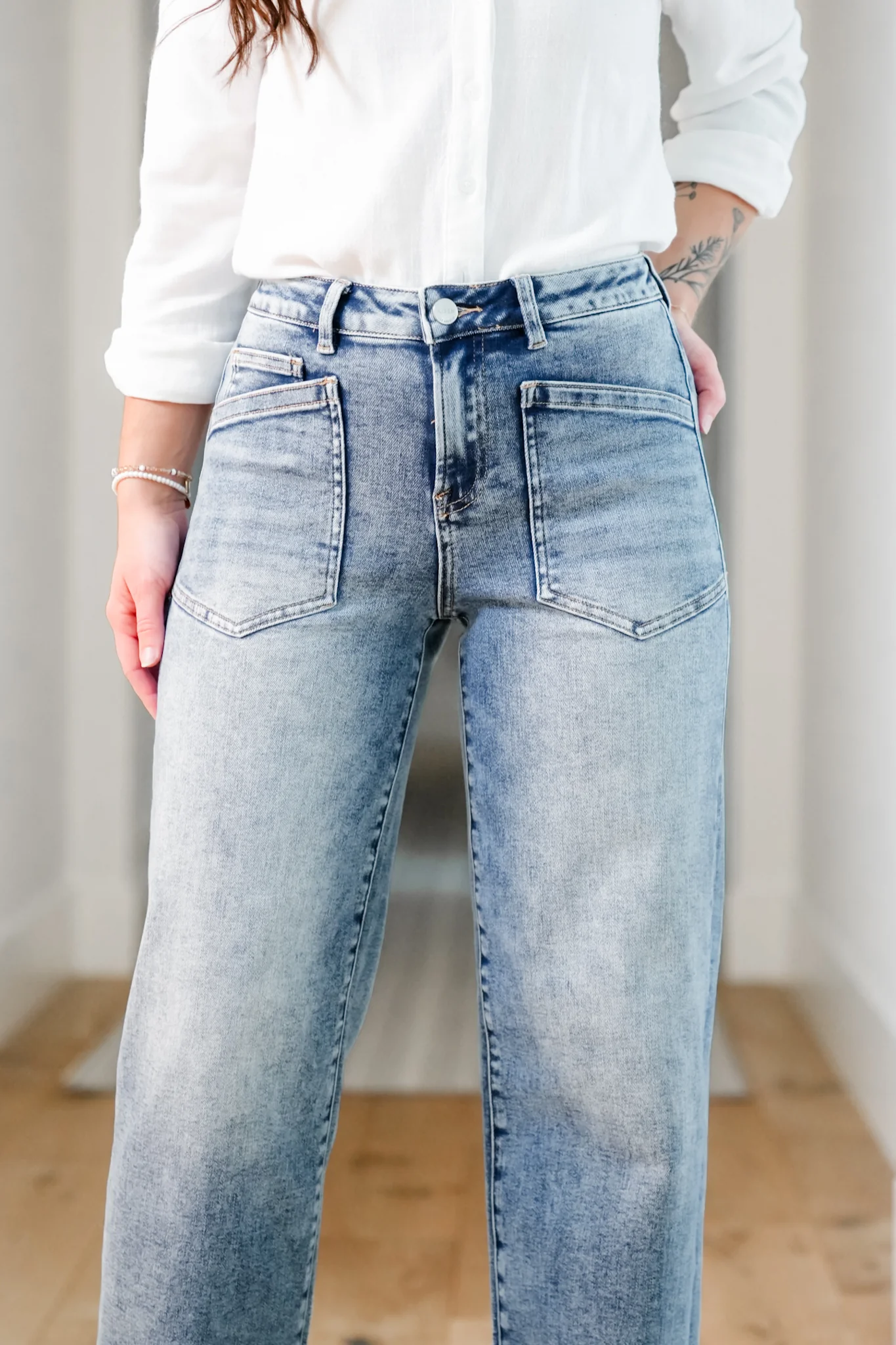 Risen Mid Rise Medium Wash Relaxed Fit Baggy Jeans with Patch Pockets - Image 10