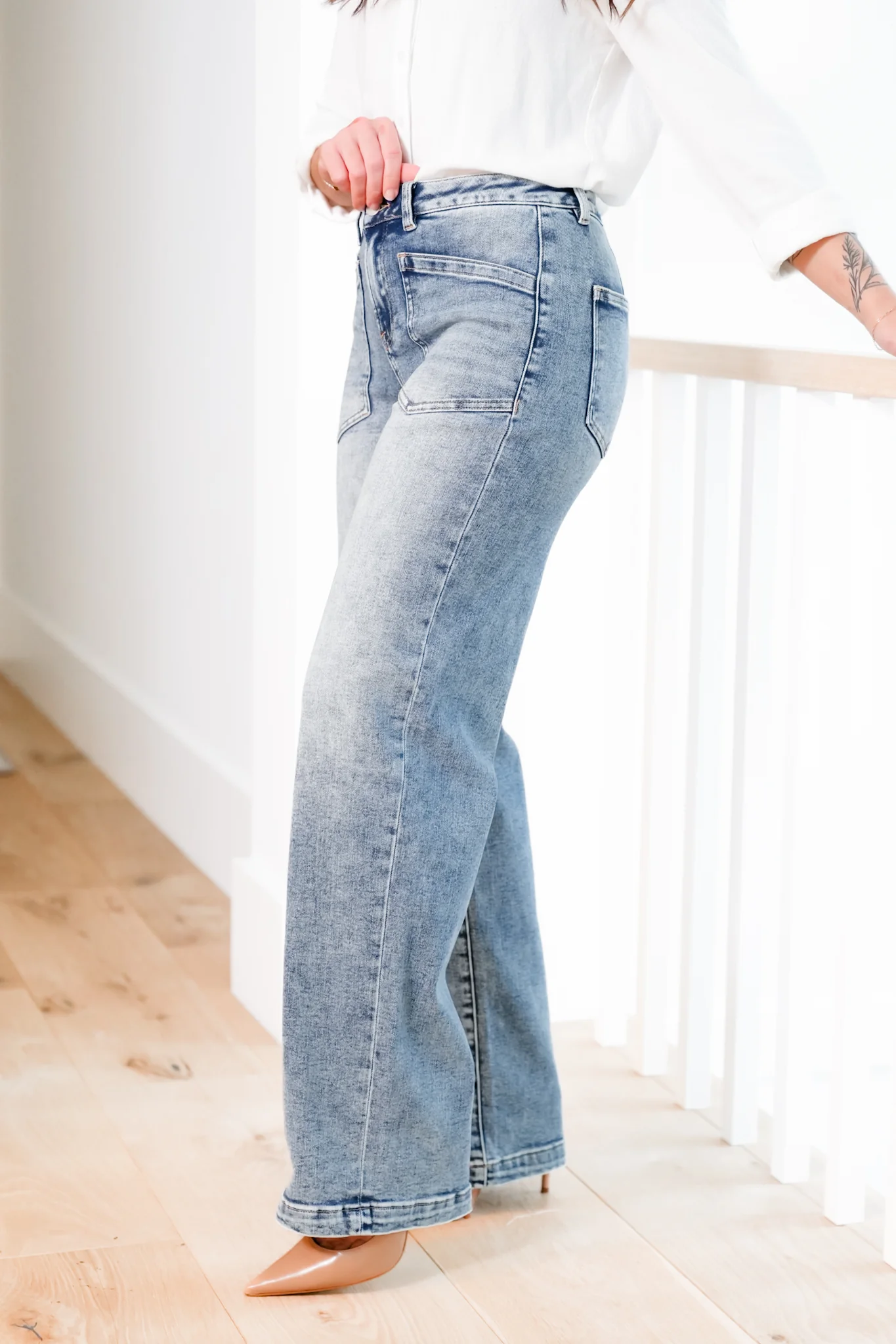 Risen Mid Rise Medium Wash Relaxed Fit Baggy Jeans with Patch Pockets - Image 12