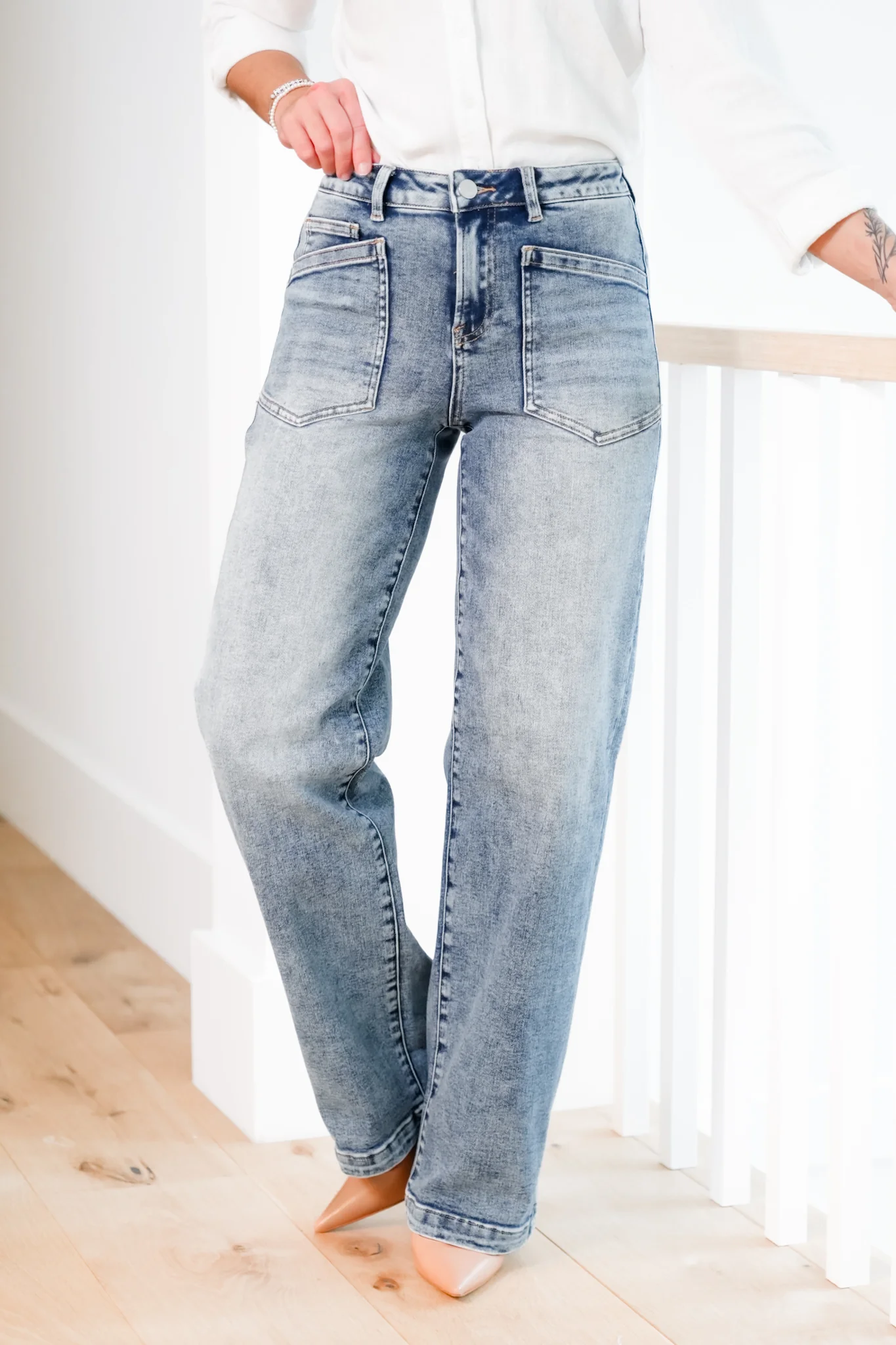 Risen Mid Rise Medium Wash Relaxed Fit Baggy Jeans with Patch Pockets - Image 7