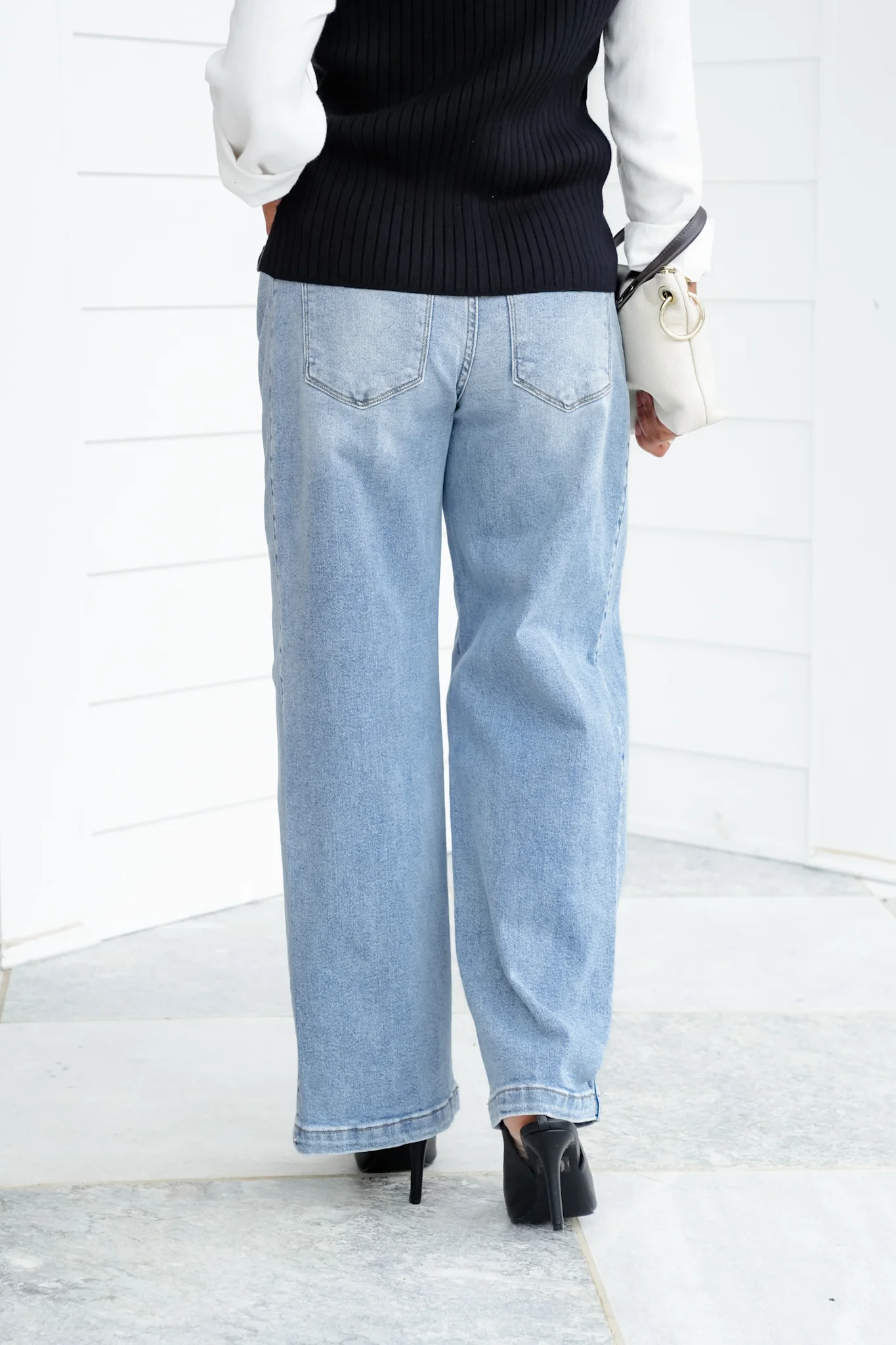 Risen Mid Rise Medium Wash Wide Leg Jeans with Leg Snap For Barrel Fit - Image 9