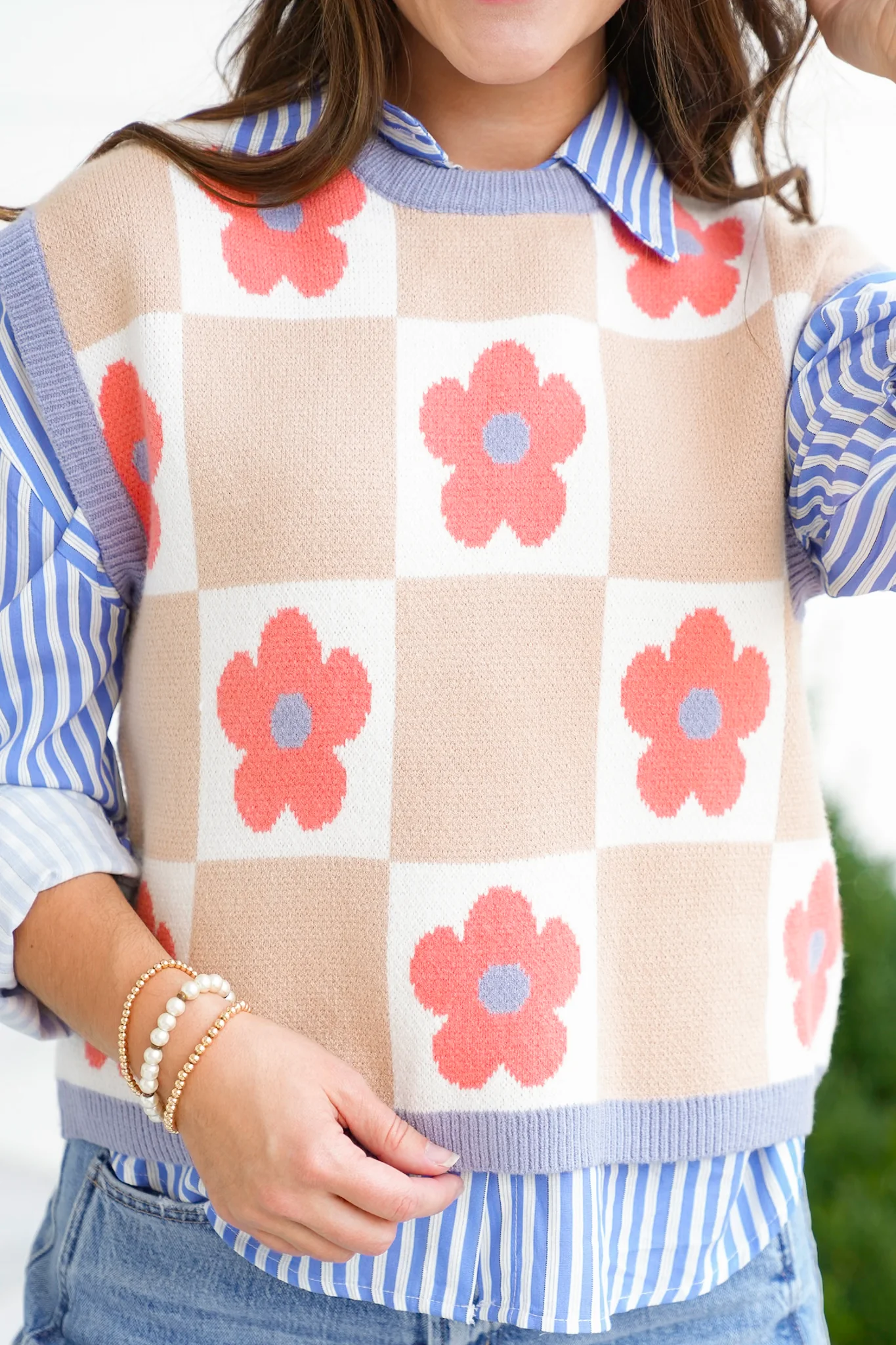 Sleeveless Sweater with Floral Checkered Print - Image 4